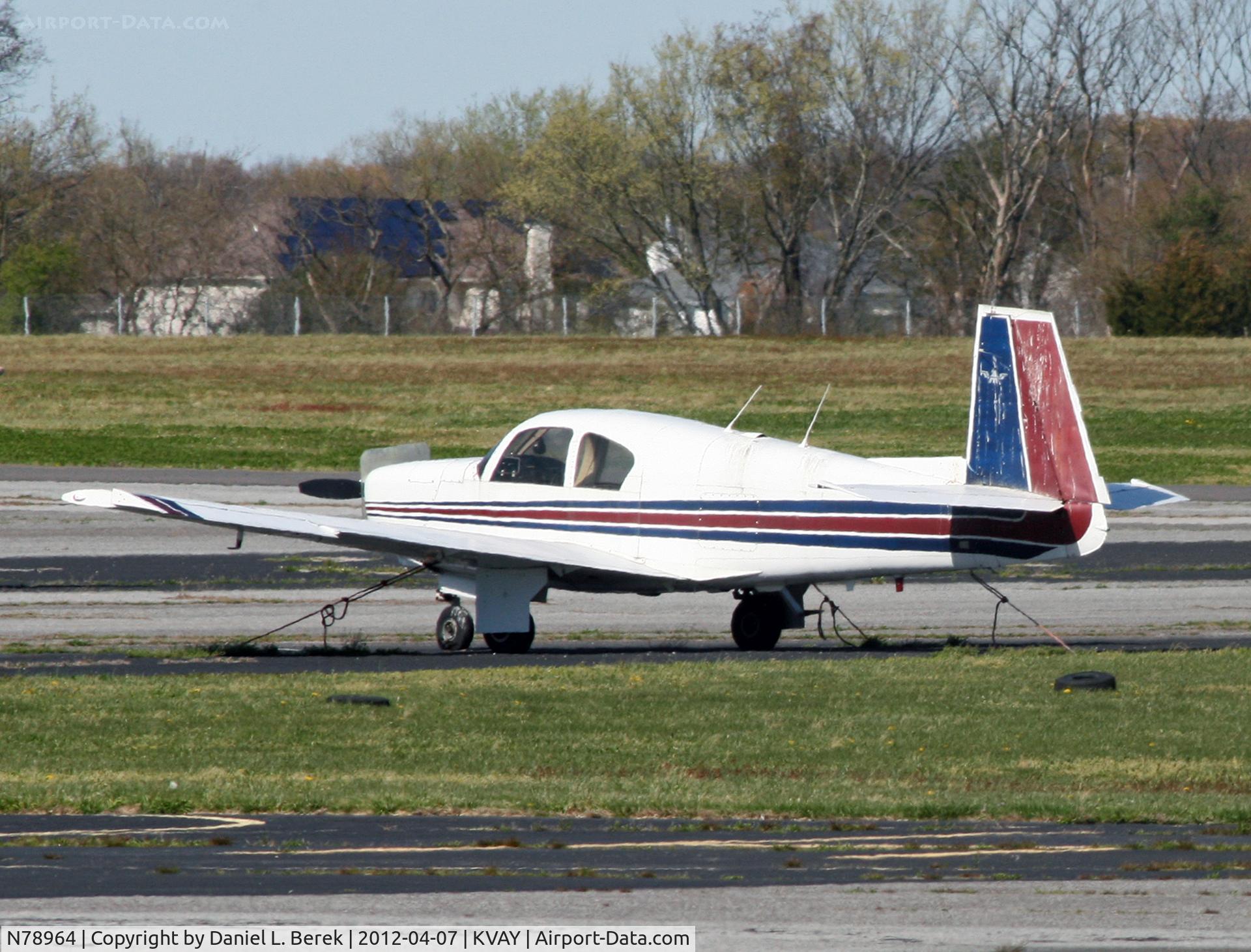 N78964, 1962 Mooney M20C Ranger C/N 1998, This poor guy looks like he hasn't flown in quite a while.