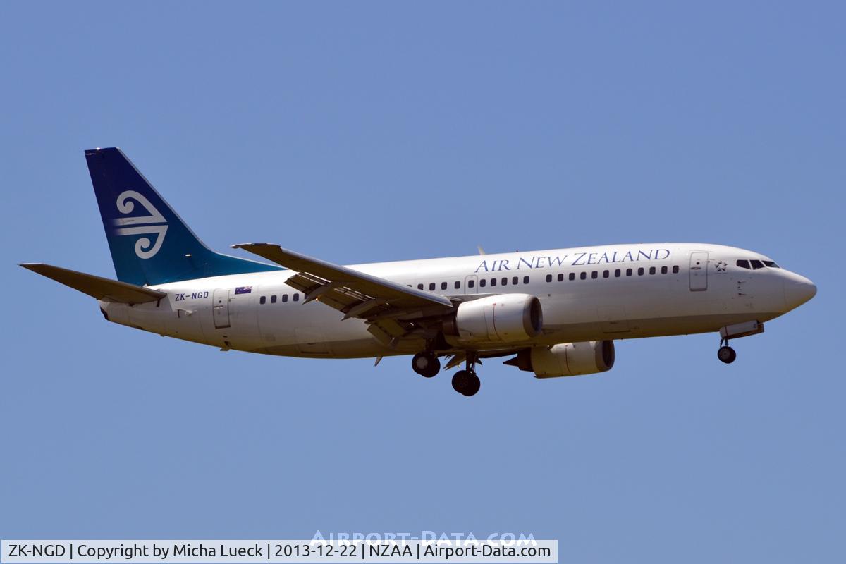 ZK-NGD, 1998 Boeing 737-3U3 C/N 28732, At Auckland