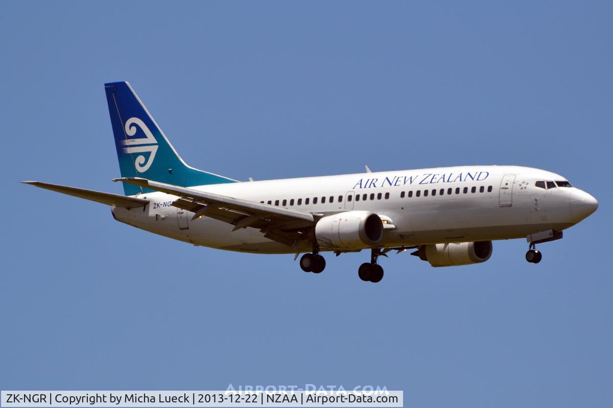 ZK-NGR, 1998 Boeing 737-33A C/N 27460, At Auckland