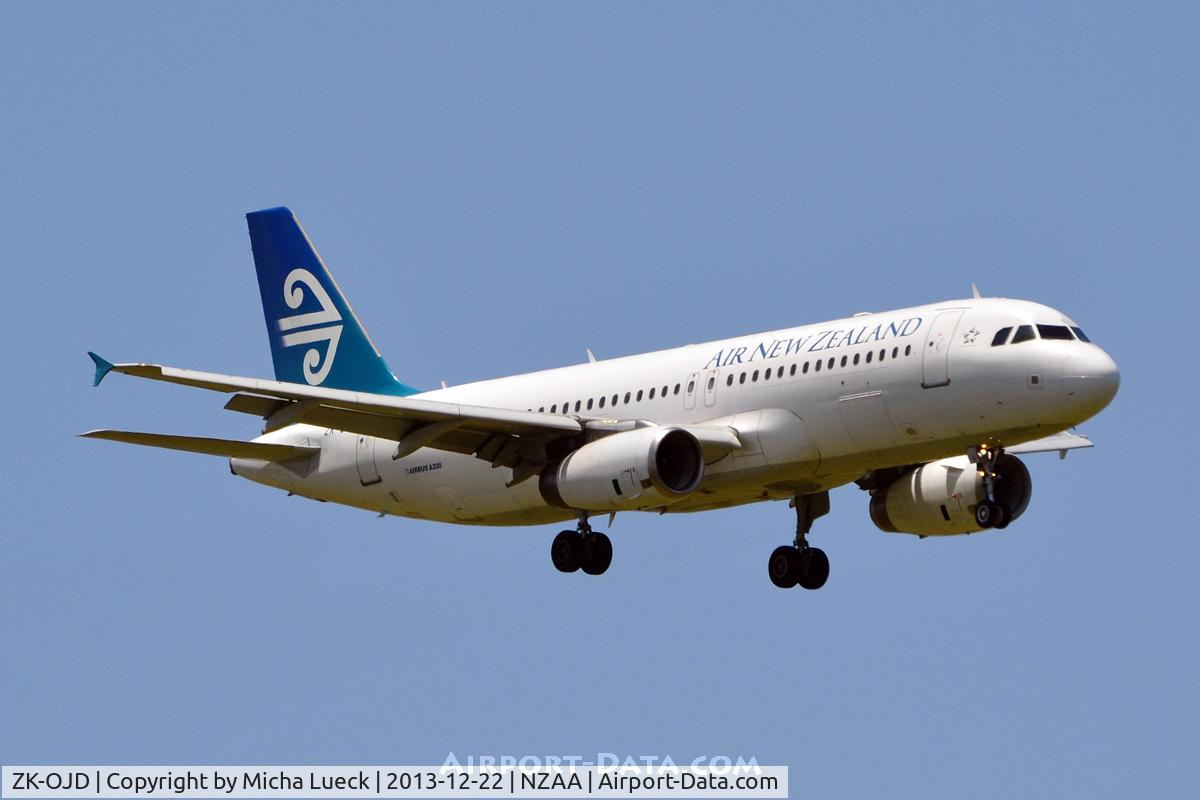 ZK-OJD, 2003 Airbus A320-232 C/N 2130, At Auckland
