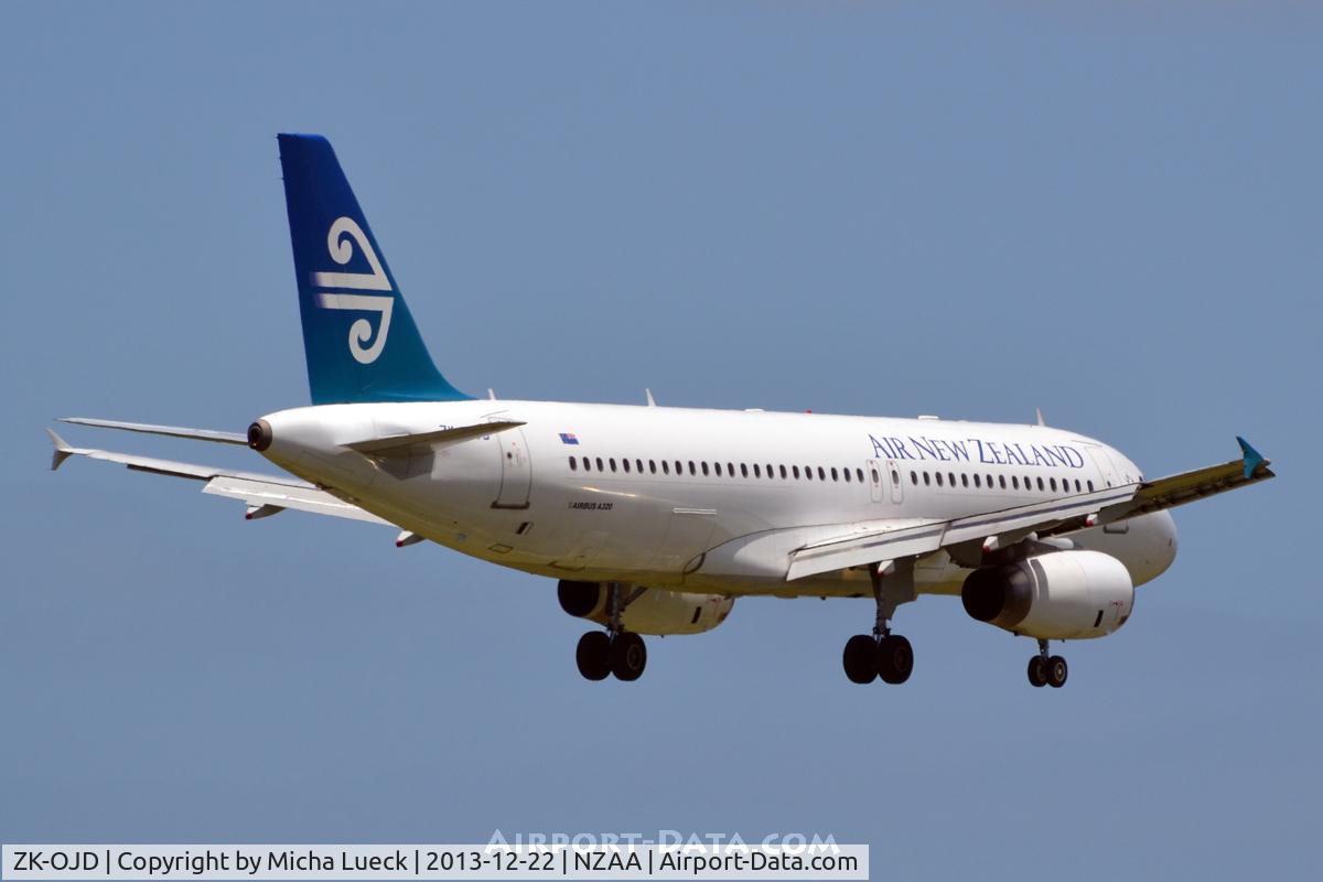 ZK-OJD, 2003 Airbus A320-232 C/N 2130, At Auckland