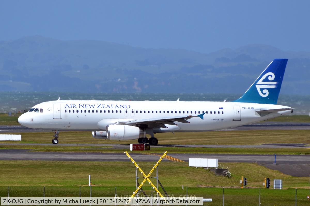 ZK-OJG, 2004 Airbus A320-232 C/N 2173, At Auckland