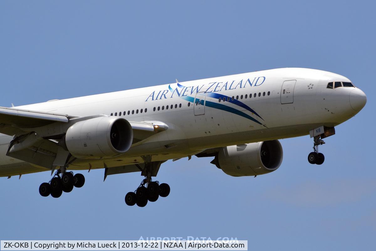 ZK-OKB, 2005 Boeing 777-219/ER C/N 34376, At Auckland