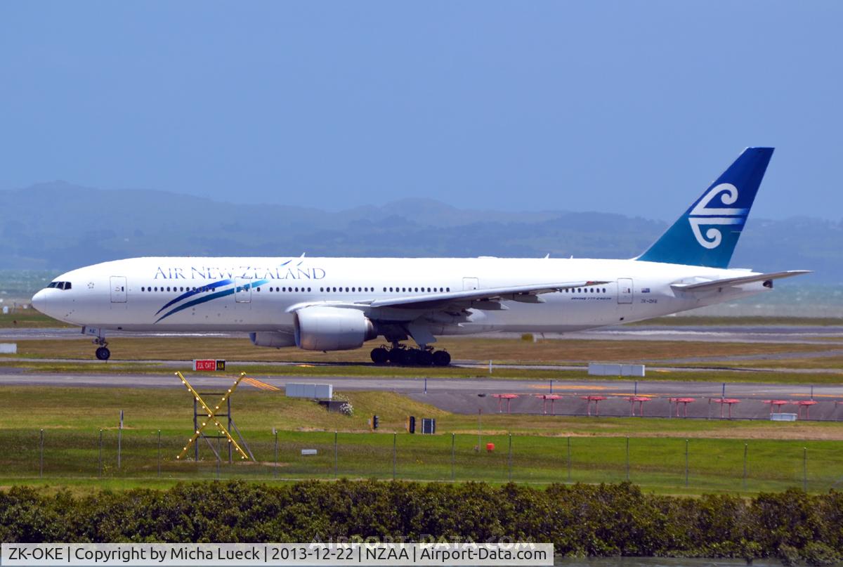 ZK-OKE, 2006 Boeing 777-219/ER C/N 32712, At Auckland