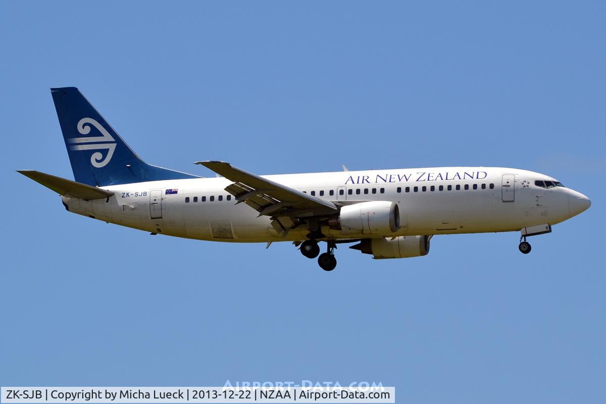 ZK-SJB, 1997 Boeing 737-33R C/N 28868, At Auckland