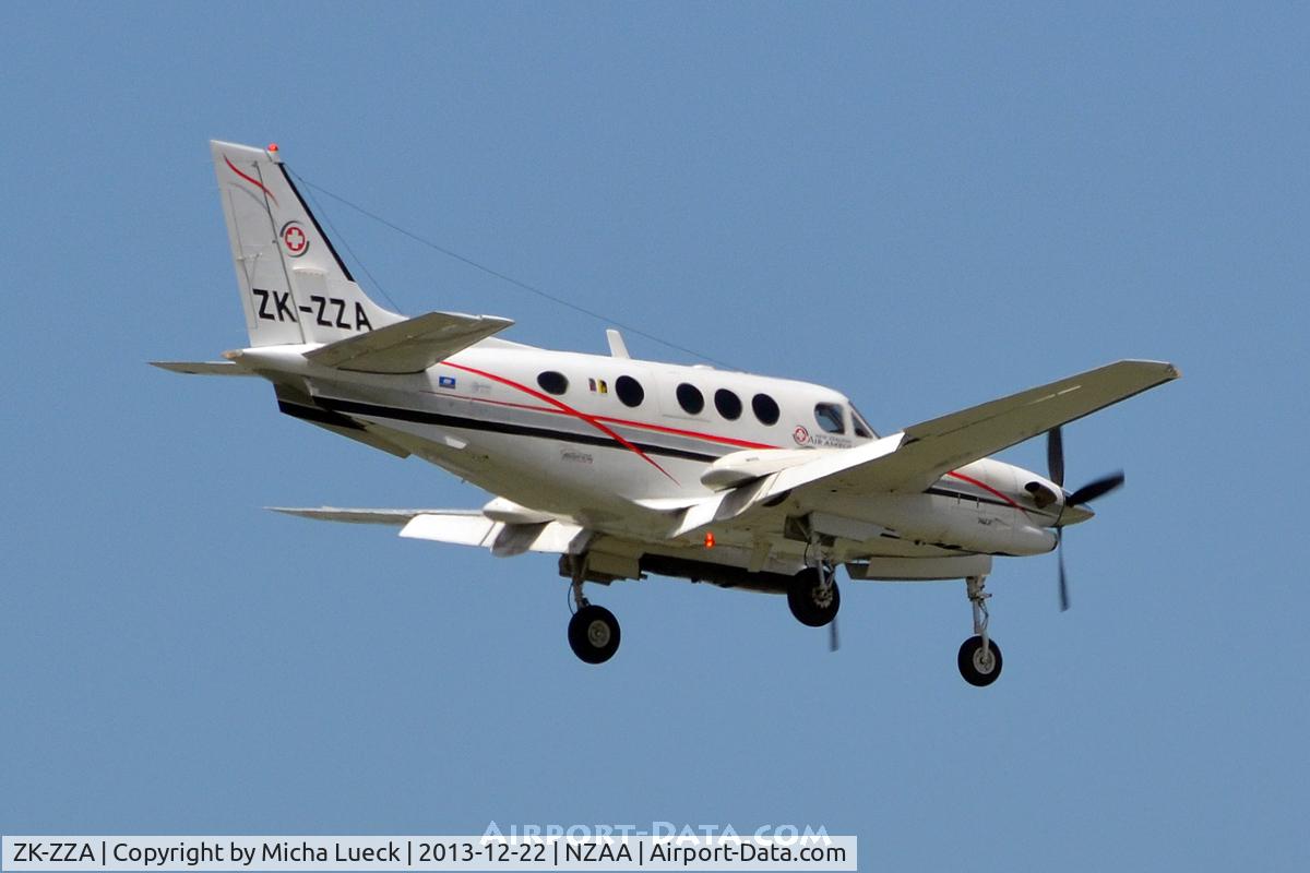 ZK-ZZA, 1995 Beech C90A King Air C/N LJ-1407, At Auckland