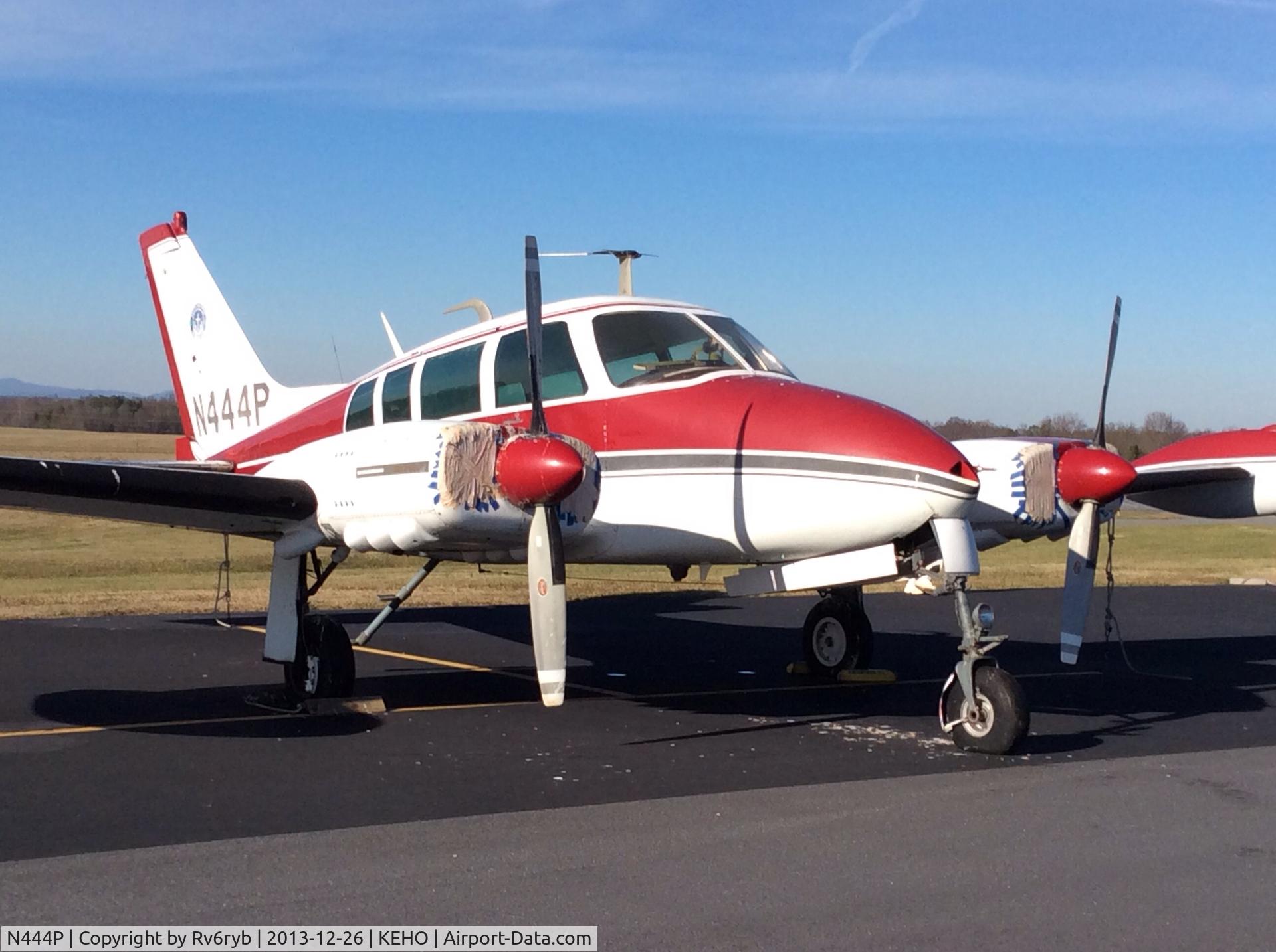 N444P, 1961 Cessna 320 Skyknight C/N 320-0041, One N444p engines is not working.