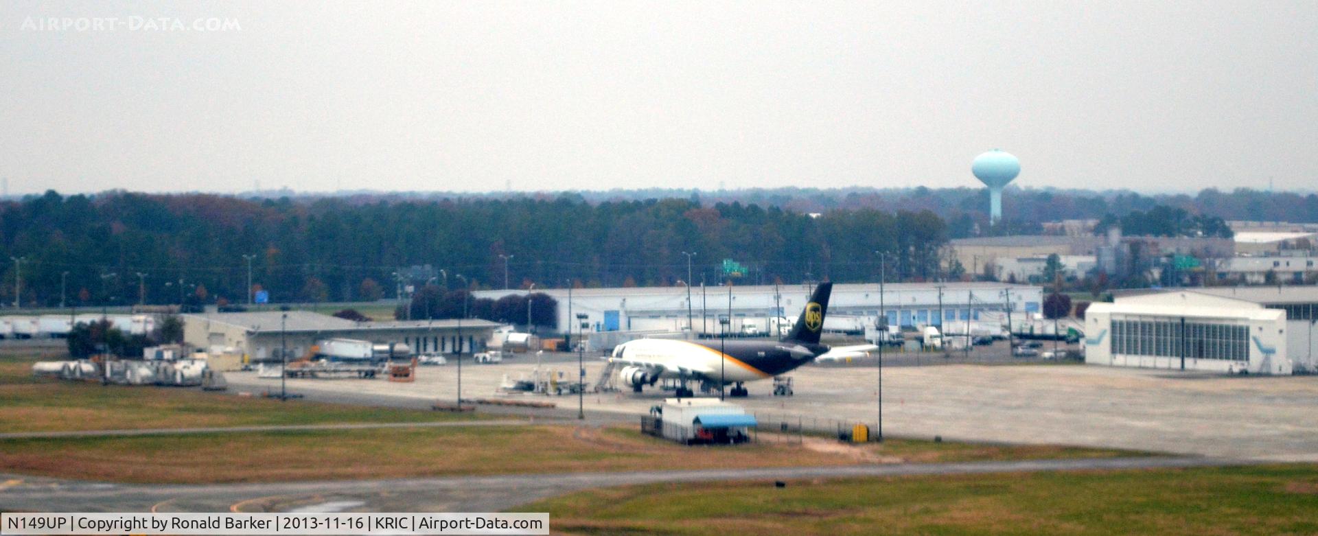 N149UP, 2003 Airbus A300F4-622R C/N 832, Cargo ramp RIC