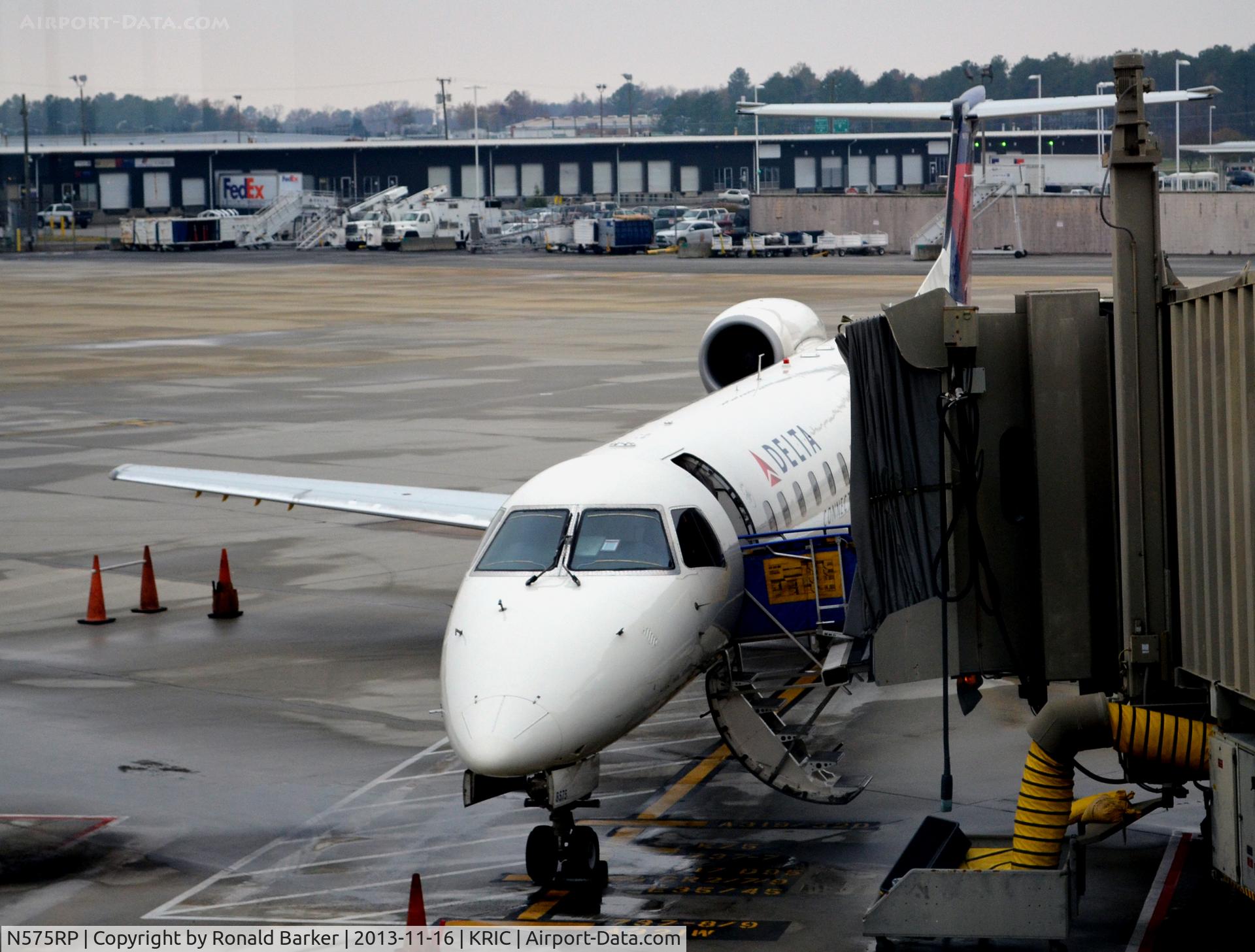N575RP, 2004 Embraer ERJ-145LR (EMB-145LR) C/N 14500847, At the gate RIC
