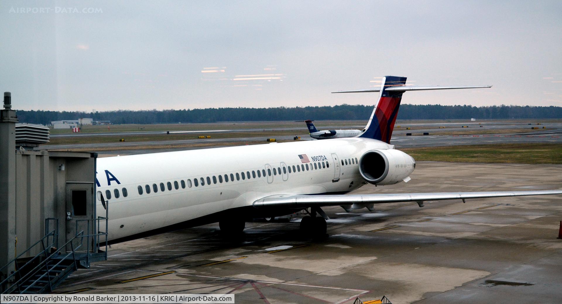 N907DA, 1995 McDonnell Douglas MD-90-30 C/N 53387, At the gate after arriving from ATL, Richmond