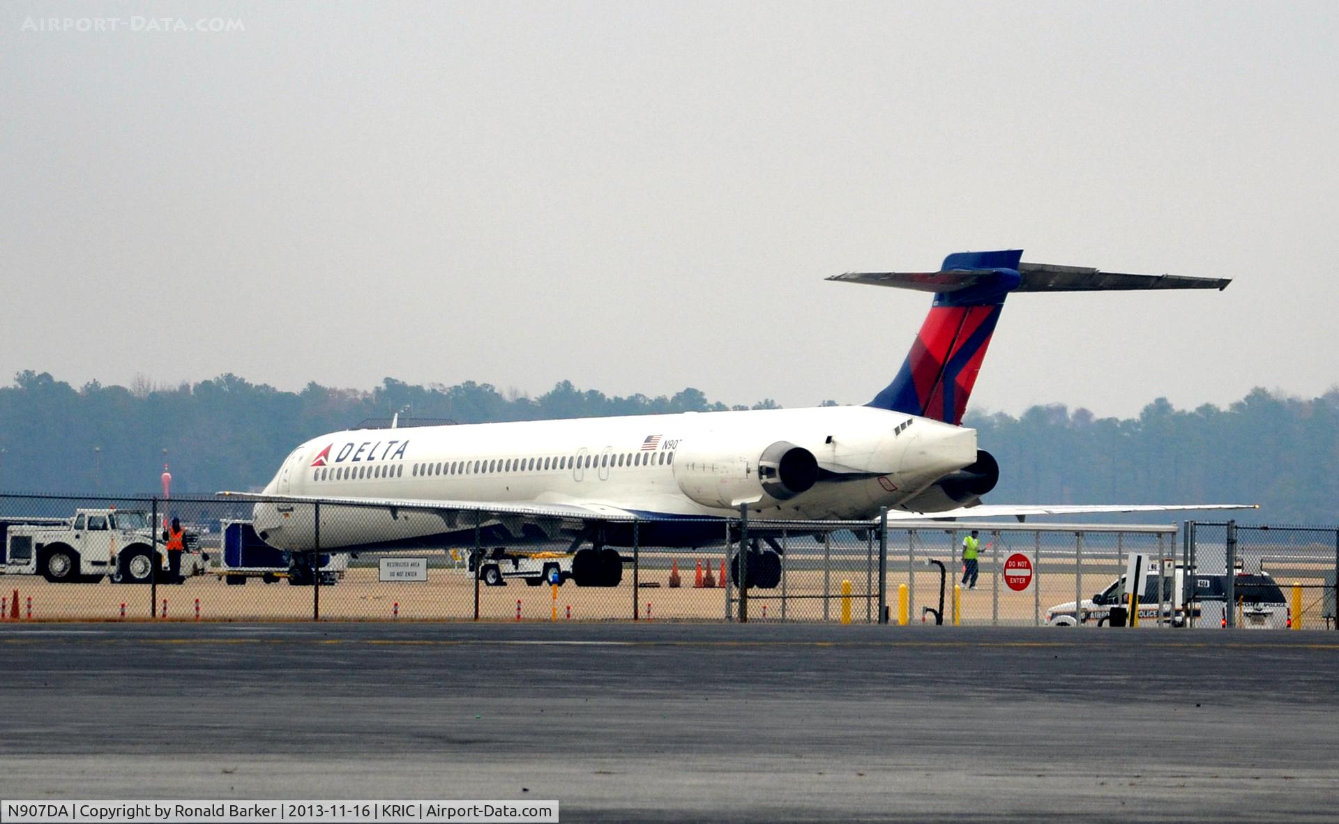 N907DA, 1995 McDonnell Douglas MD-90-30 C/N 53387, Taxi Richmond