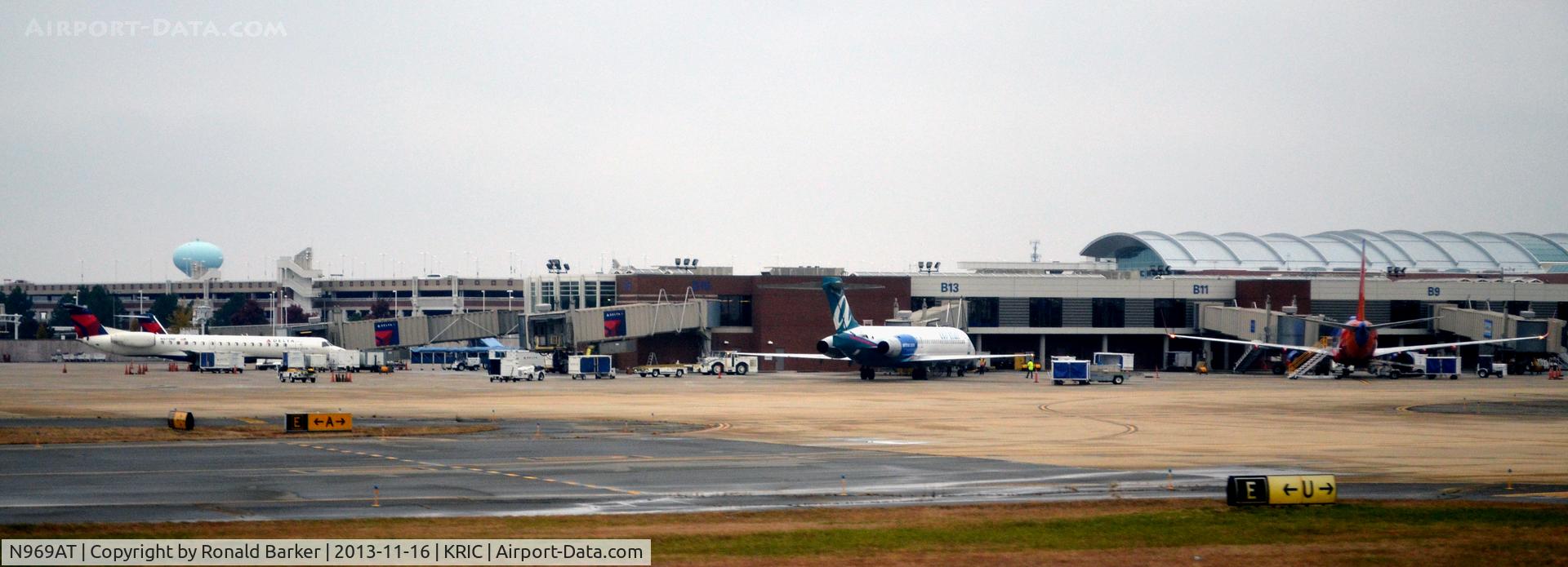 N969AT, 2001 Boeing 717-200 C/N 55030, Gate B13 RIC