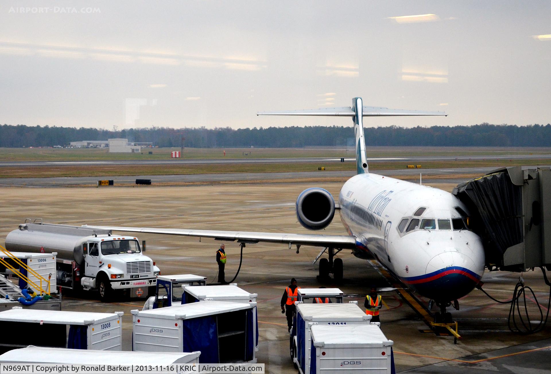 N969AT, 2001 Boeing 717-200 C/N 55030, Gate B13 RIC