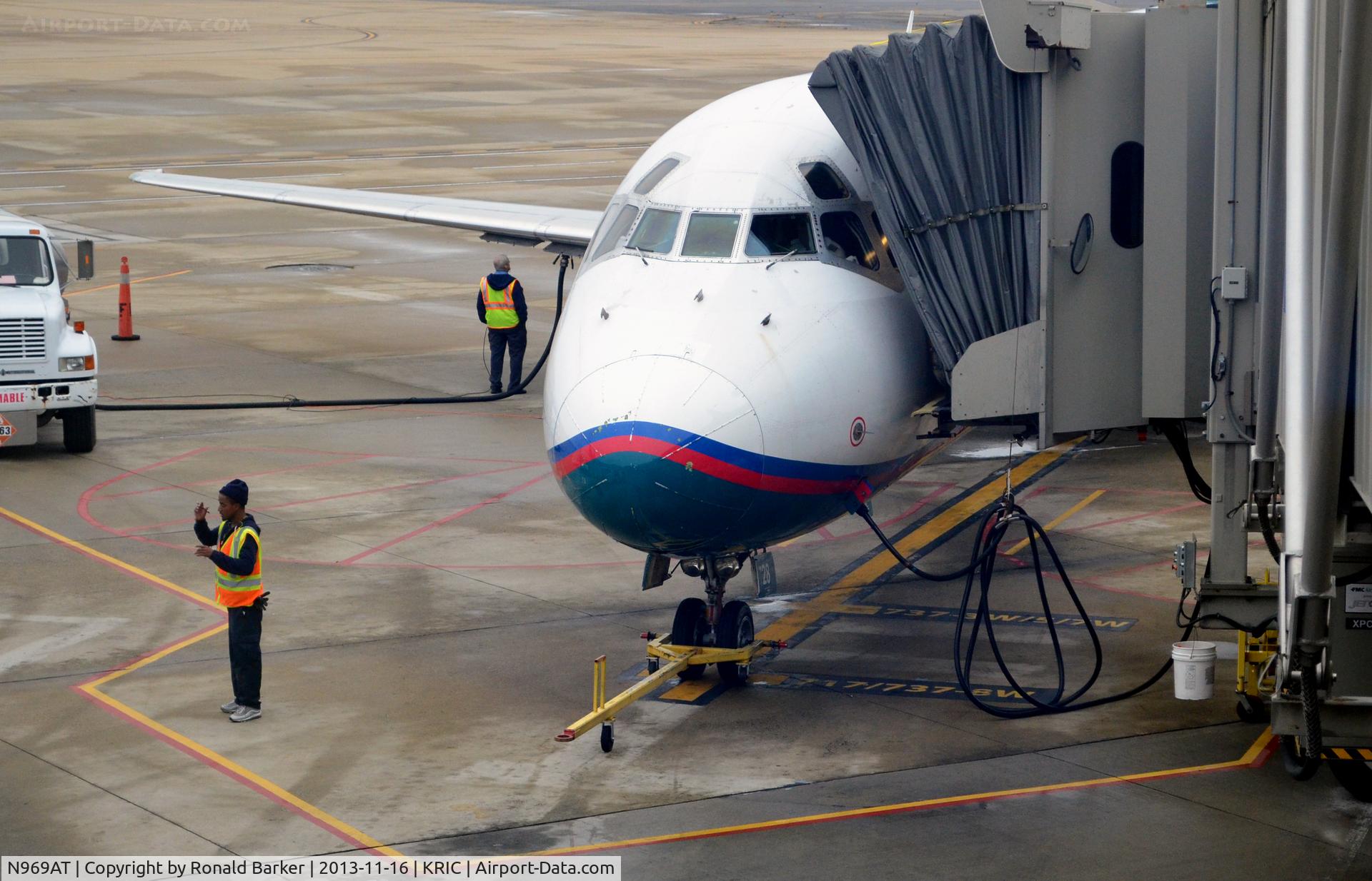 N969AT, 2001 Boeing 717-200 C/N 55030, Gate B13 RIC