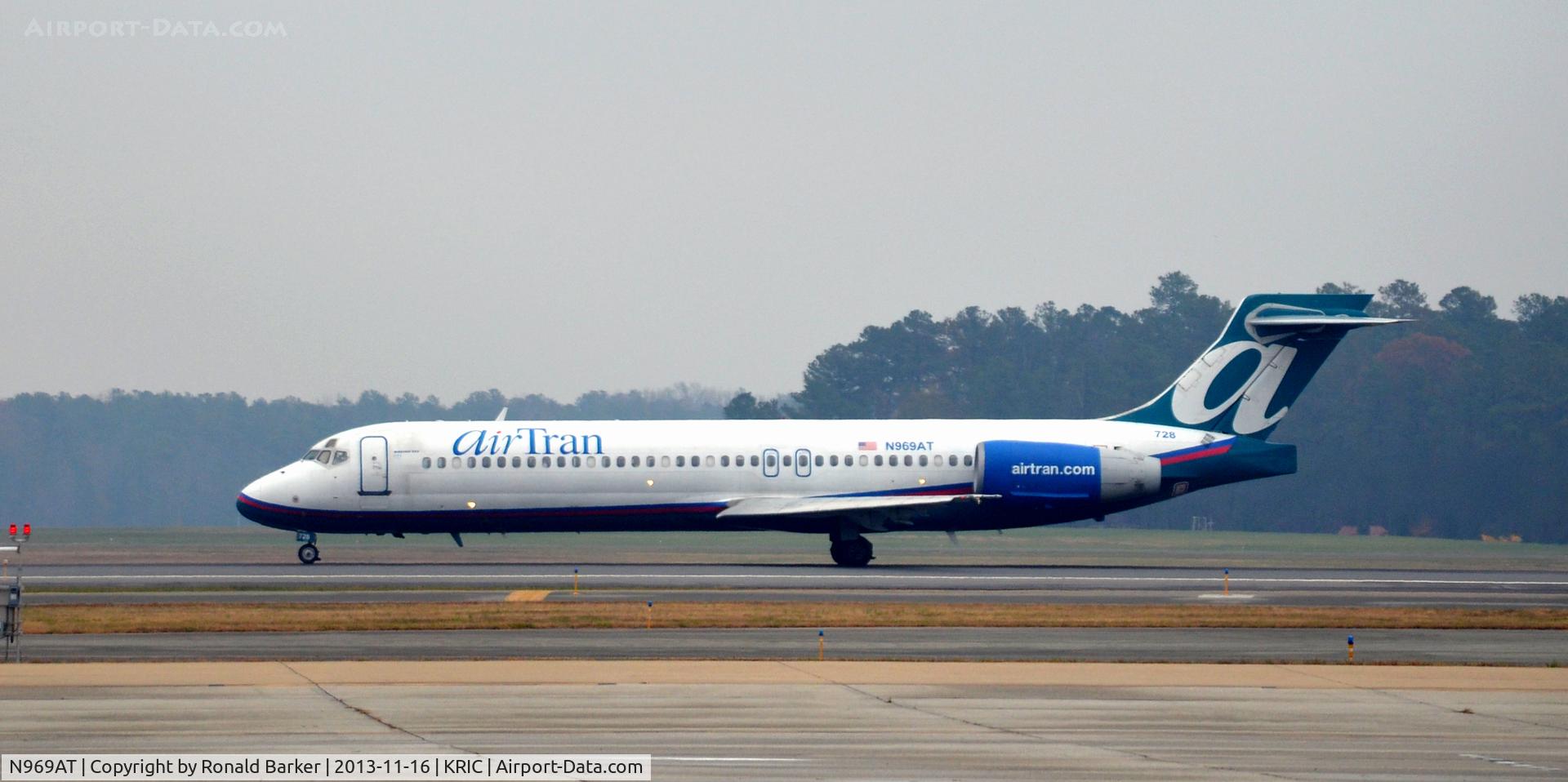 N969AT, 2001 Boeing 717-200 C/N 55030, Taxi RIC