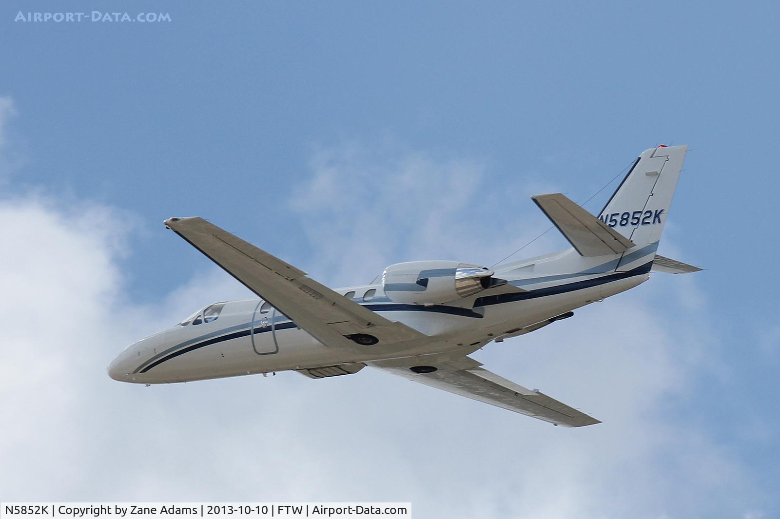 N5852K, 2003 Cessna 550 Citation Bravo C/N 550-1056, Departing Meacham Field - Fort Worth, TX