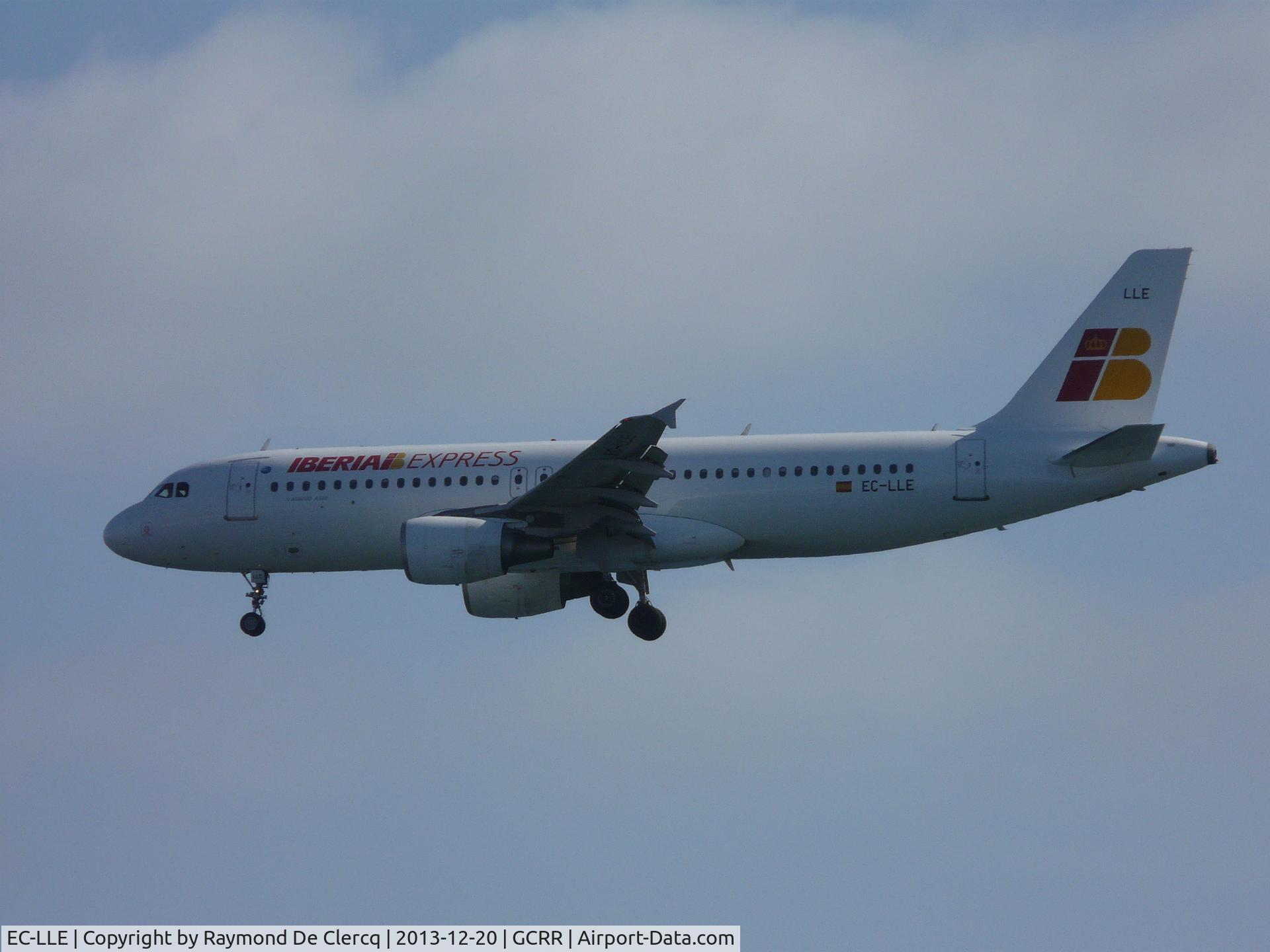 EC-LLE, 1999 Airbus A320-214 C/N 1119, Landing at Lanzarote on 20-12-2013.