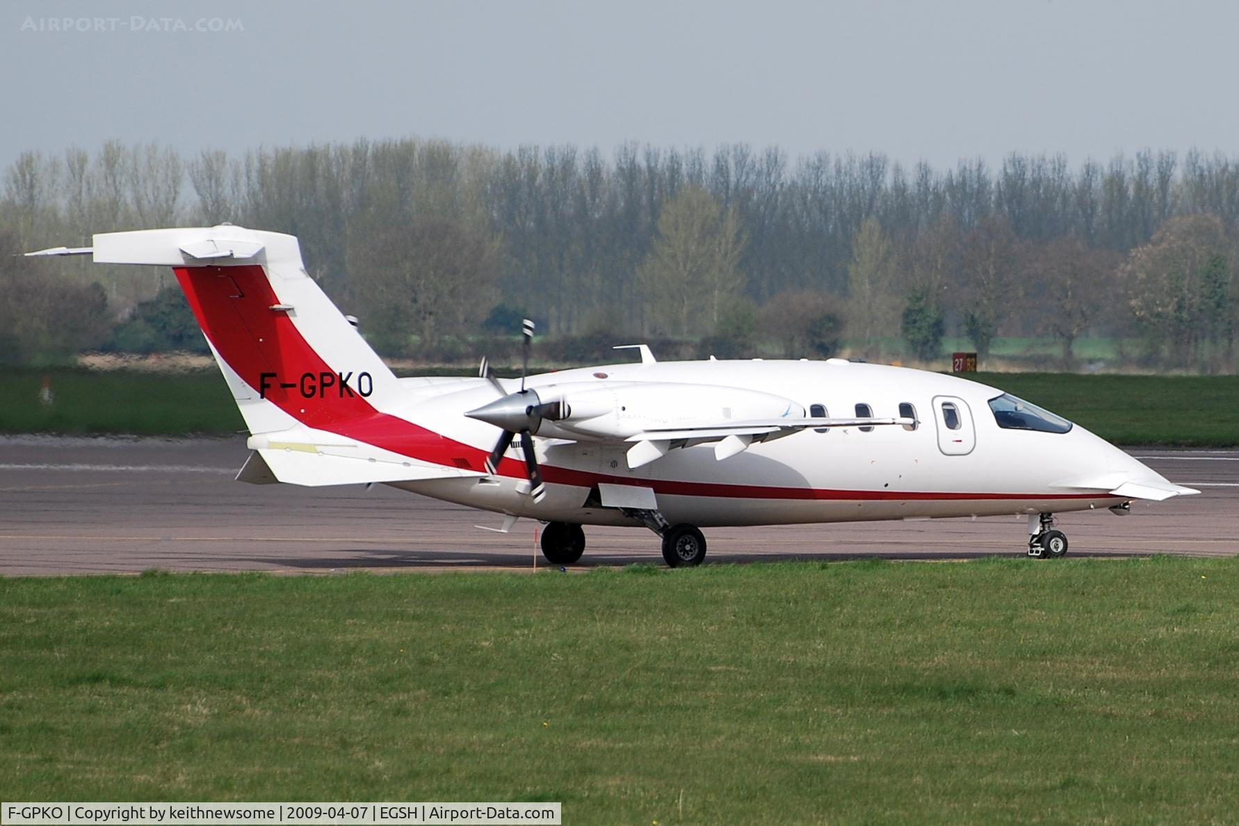 F-GPKO, 2007 Piaggio P-180 Avanti II C/N 1132, Turning to leave on runway 27 !