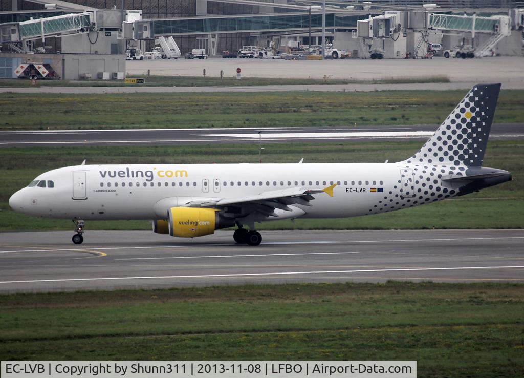EC-LVB, 2000 Airbus A320-214 C/N 1210, Taxiing to the Terminal after landing...