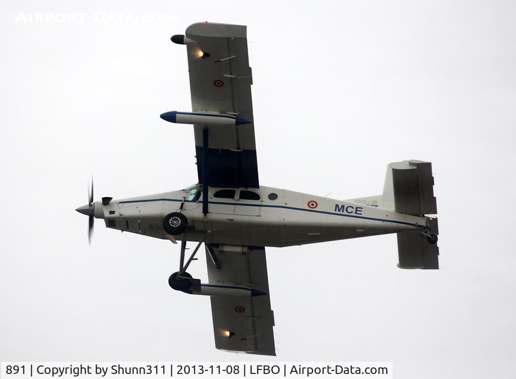 891, 1992 Pilatus PC-6/B2-H4 Turbo Porter C/N 891, Passing above rwy 32R before going to Montauban Airfield