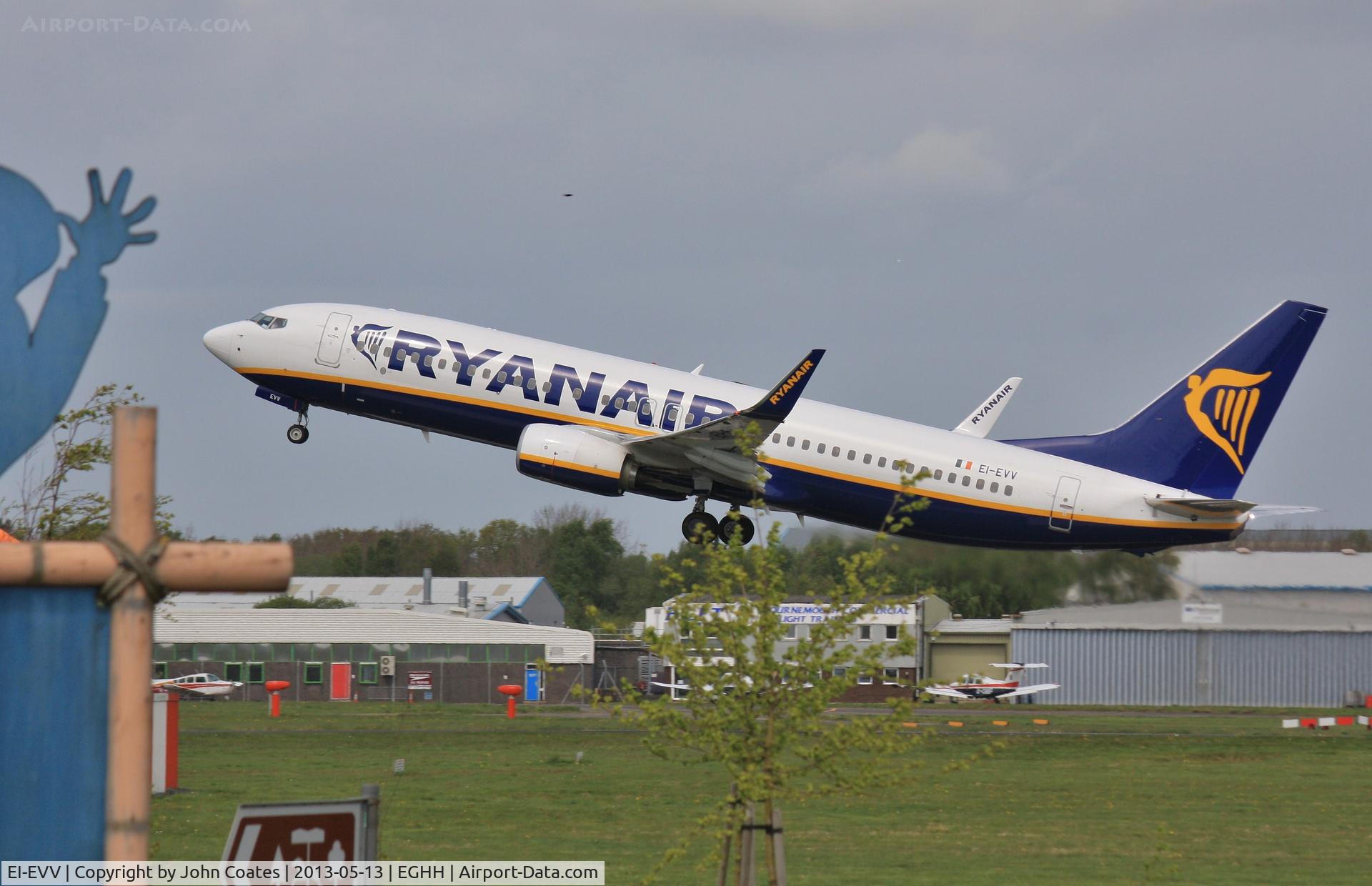EI-EVV, 2012 Boeing 737-8AS C/N 40314, Lifts past the clutter