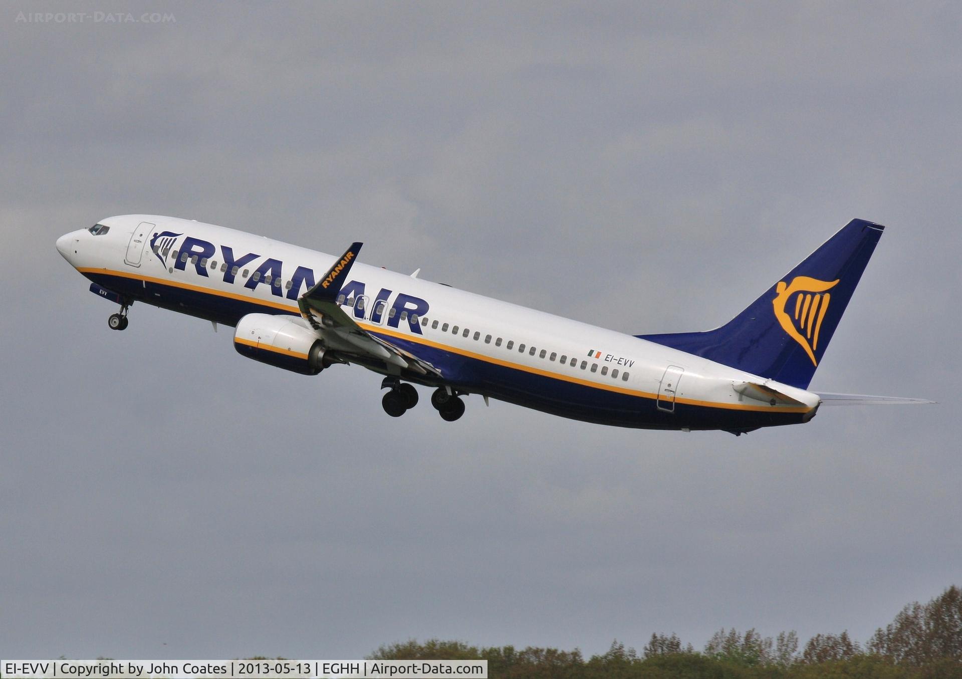 EI-EVV, 2012 Boeing 737-8AS C/N 40314, Climbing away from 26