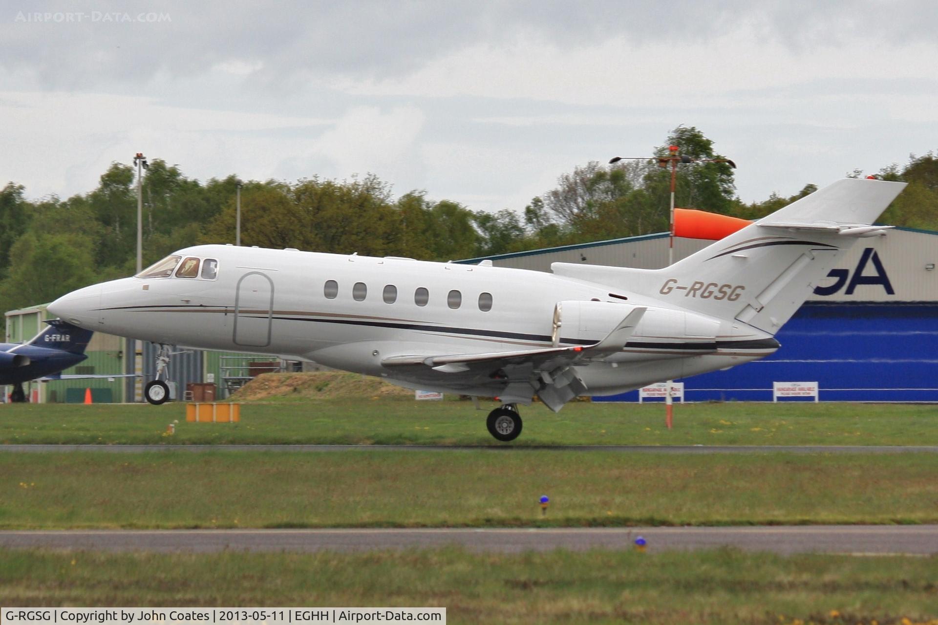 G-RGSG, 2009 Hawker Beechcraft 900XP C/N HA-0152, Arriving 0n 26