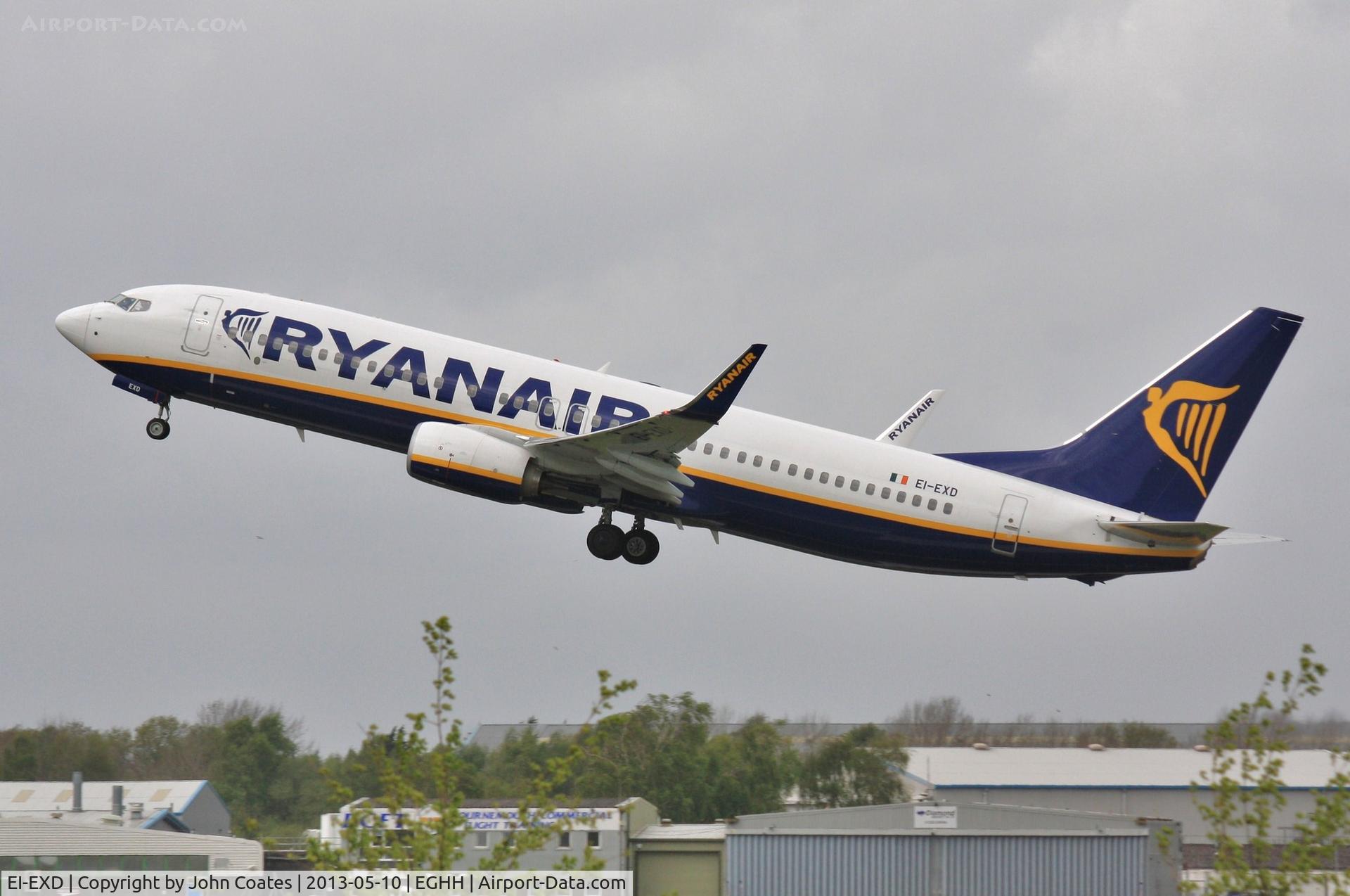 EI-EXD, 2012 Boeing 737-8AS C/N 40320, Climbs away from 26
