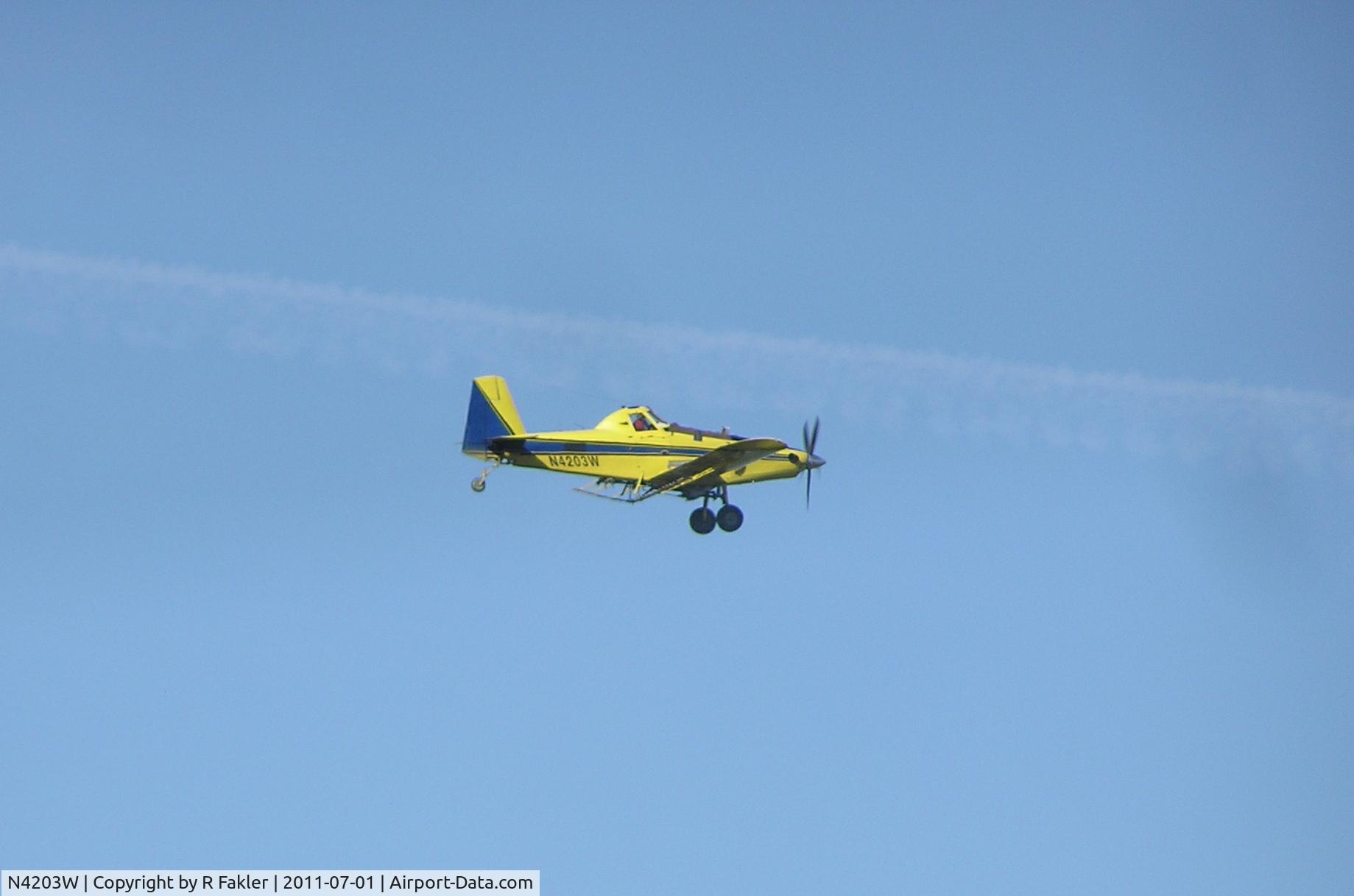 N4203W, 2006 Air Tractor Inc AT-802A C/N 802A-0253, Photo taken near Royal City, WA