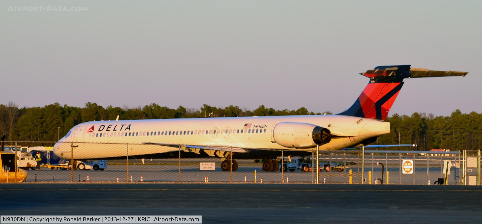 N930DN, 1996 McDonnell Douglas MD-90-30 C/N 53458, Taxi RIC