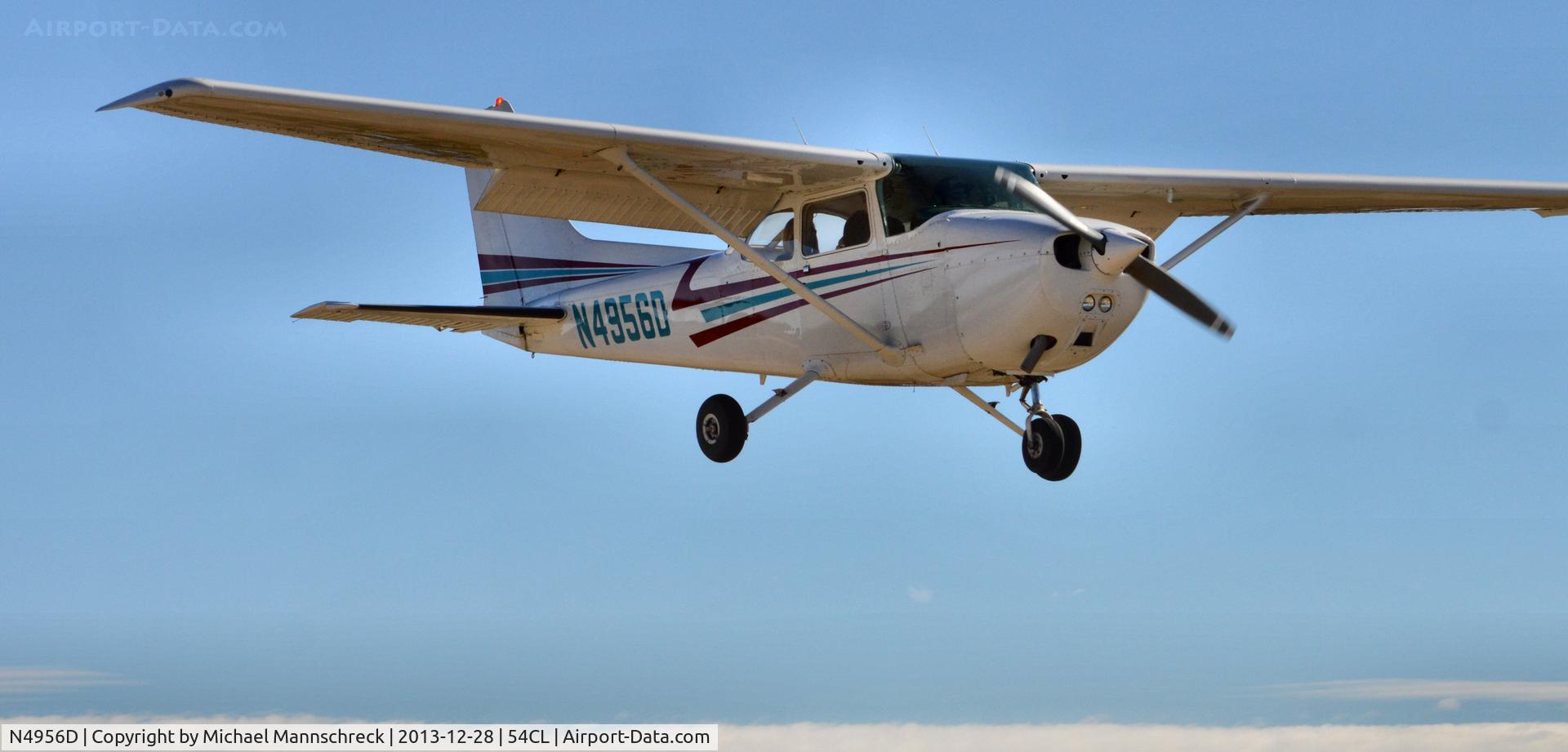 N4956D, 1979 Cessna 172N C/N 17272410, landing at 54cl Not Using His Radio  Channel is 122.900!