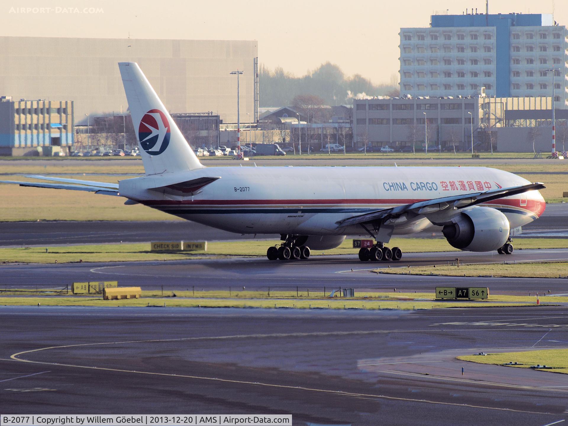 B-2077, 2010 Boeing 777-F6N C/N 37713, Taxi to runway 24 of Schiphol Airport