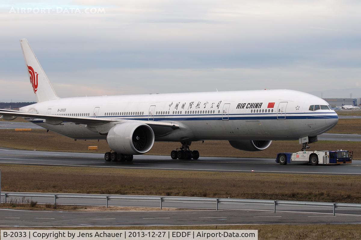 B-2033, 2012 Boeing 777-39L/ER C/N 38673, towed to the terminal