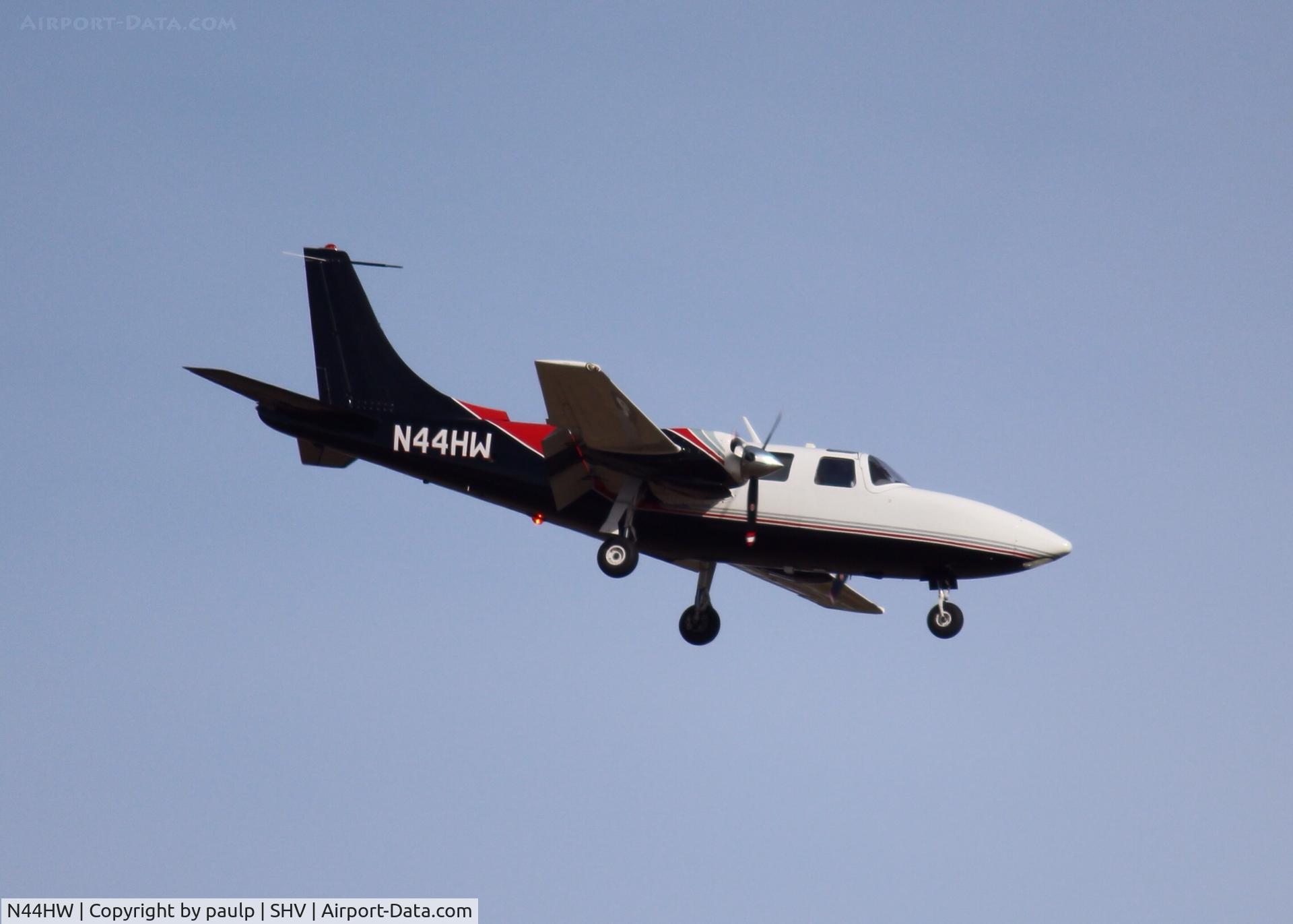N44HW, 1976 Smith Aerostar 601P C/N 61P-0317-086, Landing at Shreveport Regional.