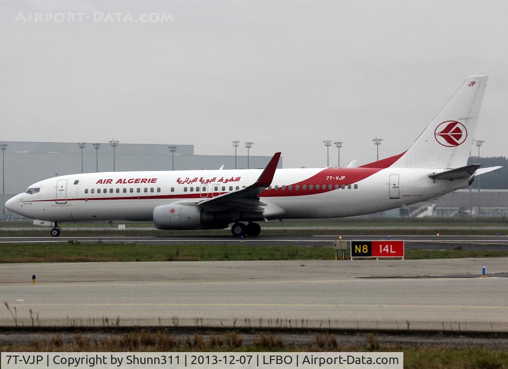 7T-VJP, 2001 Boeing 737-8D6 C/N 30208, Ready for take off rwy 14L now fitted with winglets