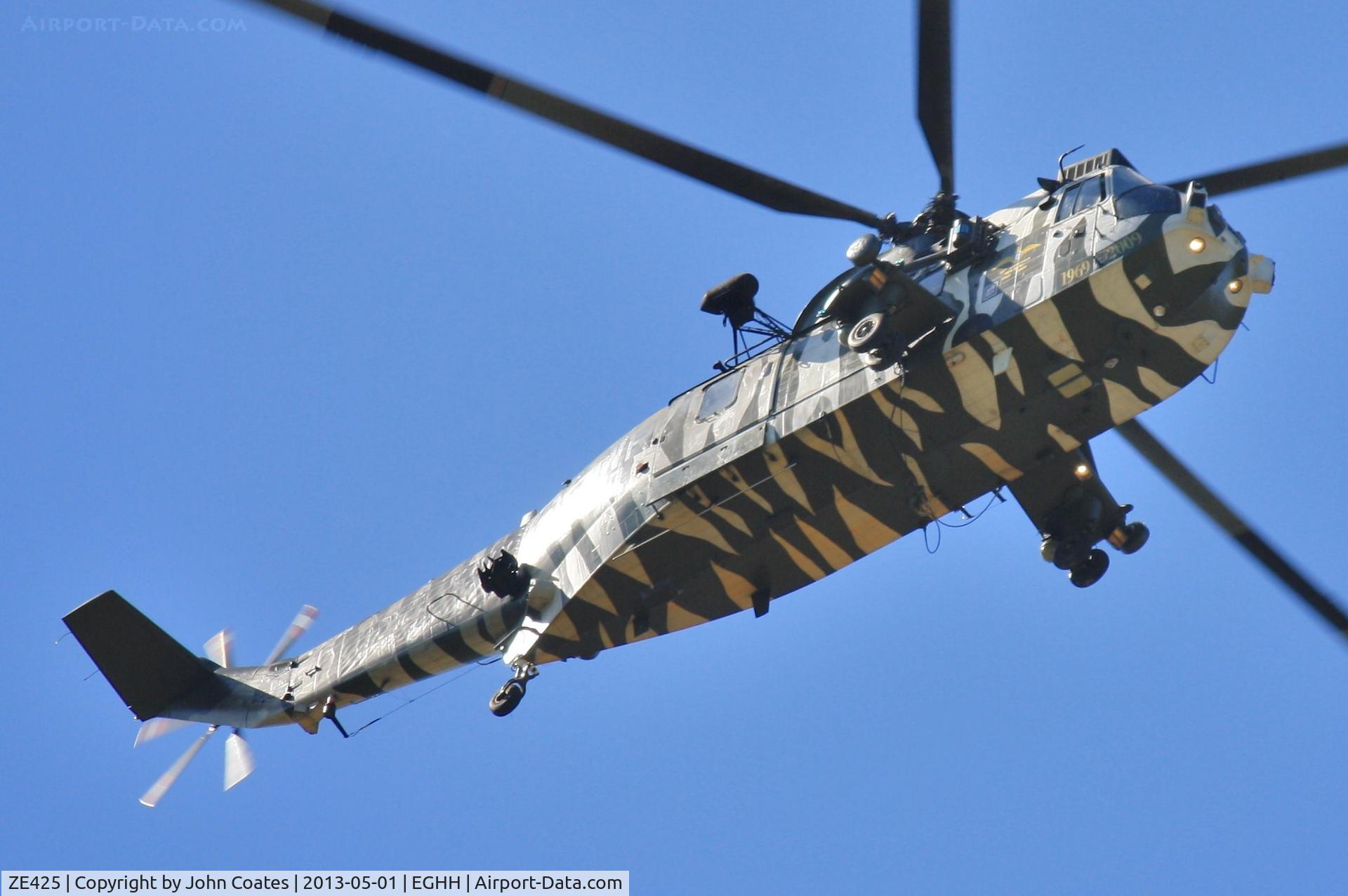 ZE425, 1985 Westland Sea King HC.4 C/N WA952, Low fly by
