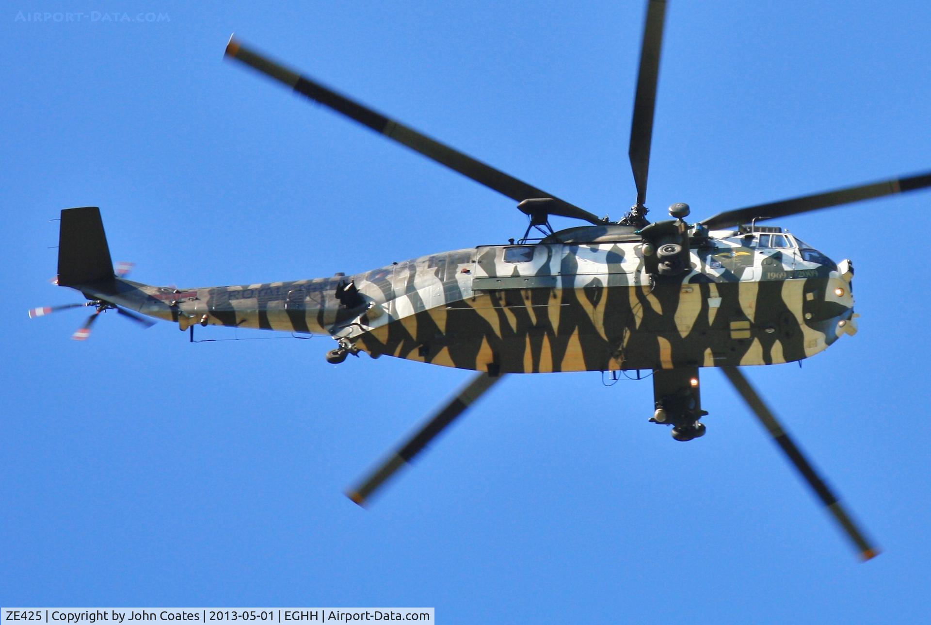 ZE425, 1985 Westland Sea King HC.4 C/N WA952, Low fly by