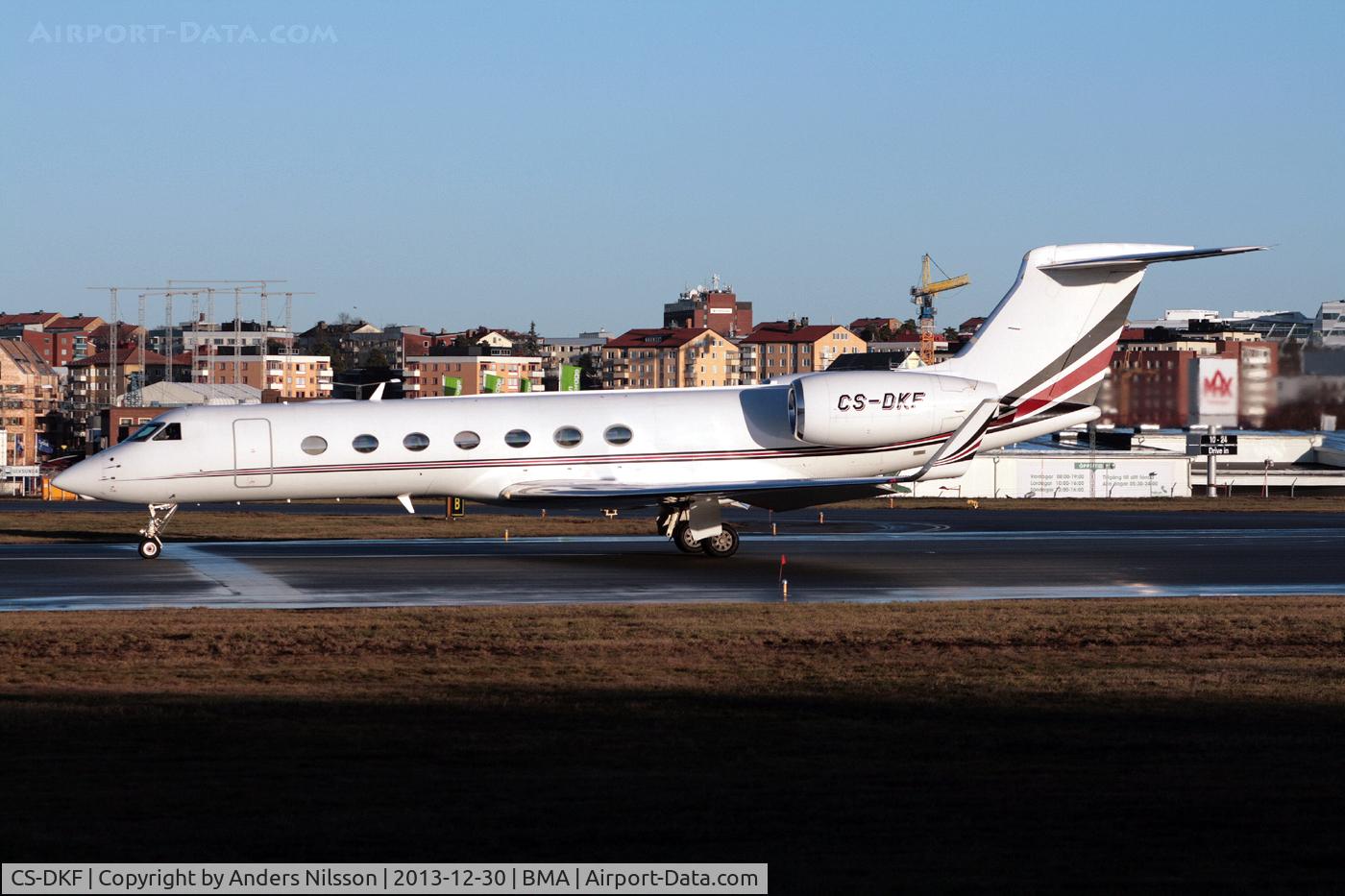 CS-DKF, 2006 Gulfstream Aerospace GV-SP (G550) C/N 5099, Departing runway 30.