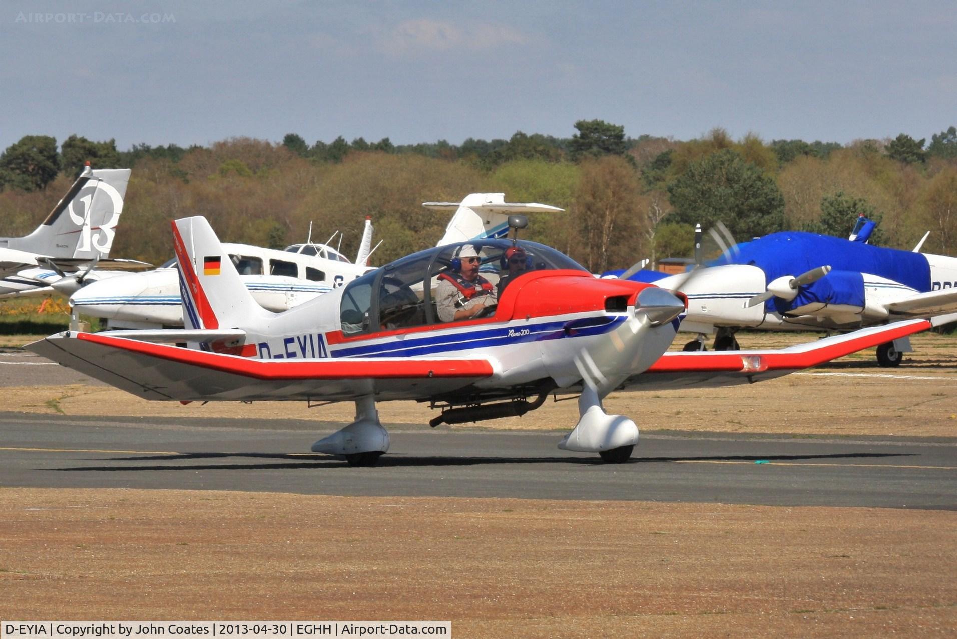 D-EYIA, 2000 Robin DR-400-200R Remorqueur C/N 2482, Taxiing to depart