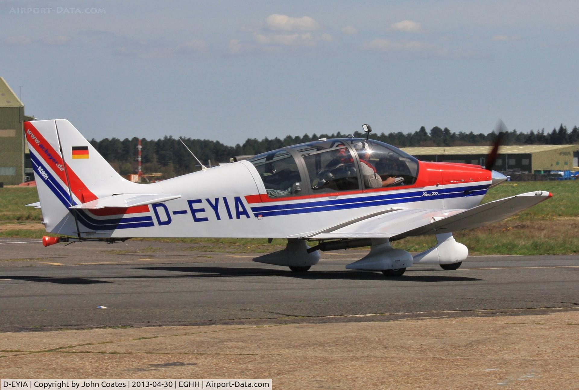 D-EYIA, 2000 Robin DR-400-200R Remorqueur C/N 2482, Departing from BHL