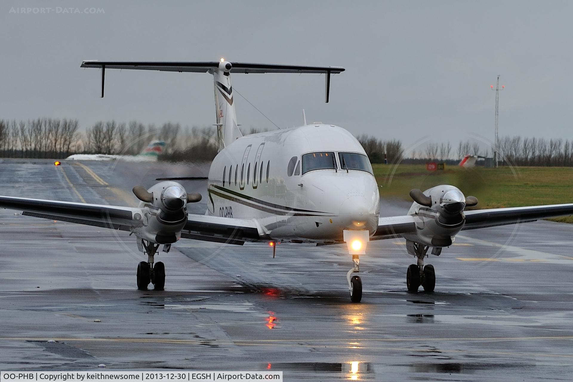 OO-PHB, 1994 Beech 1900D C/N UE-106, Nice visitor leaving !