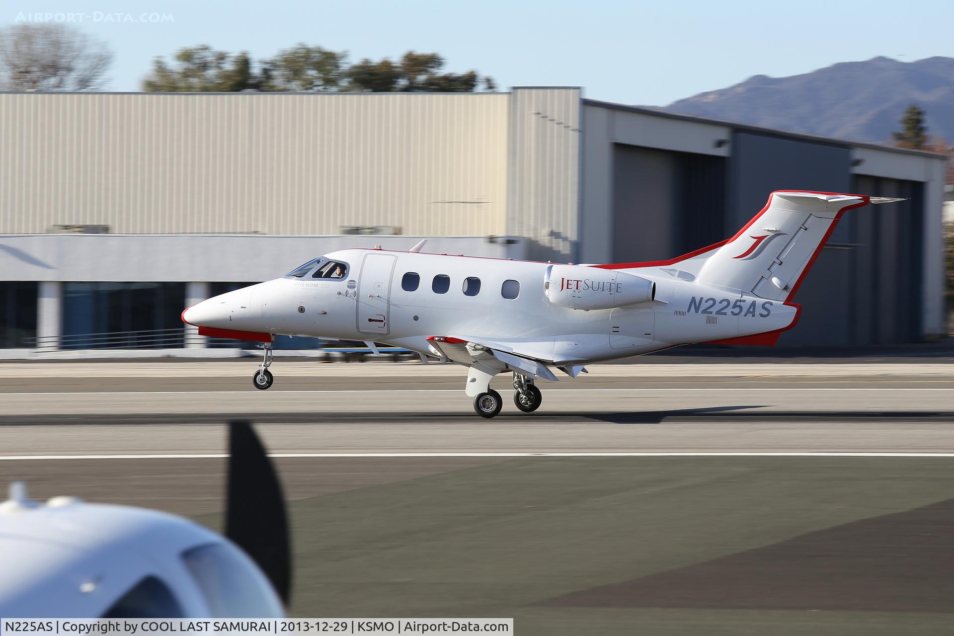 N225AS, 2011 Embraer EMB-500 Phenom 100 C/N 50000239, EMB500/Phenom100 landing SMO Rwy21