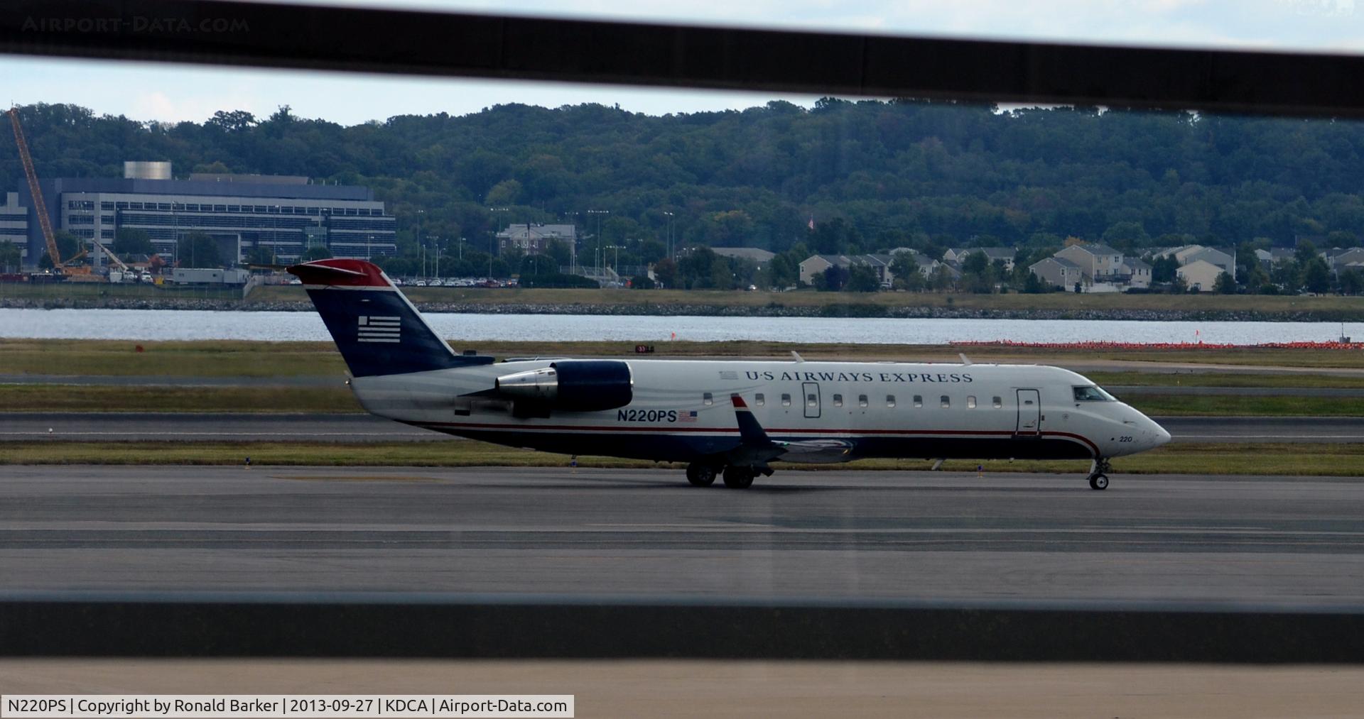 N220PS, Bombardier CRJ-200ER (CL-600-2B19) C/N 7887, Taxi DCA  