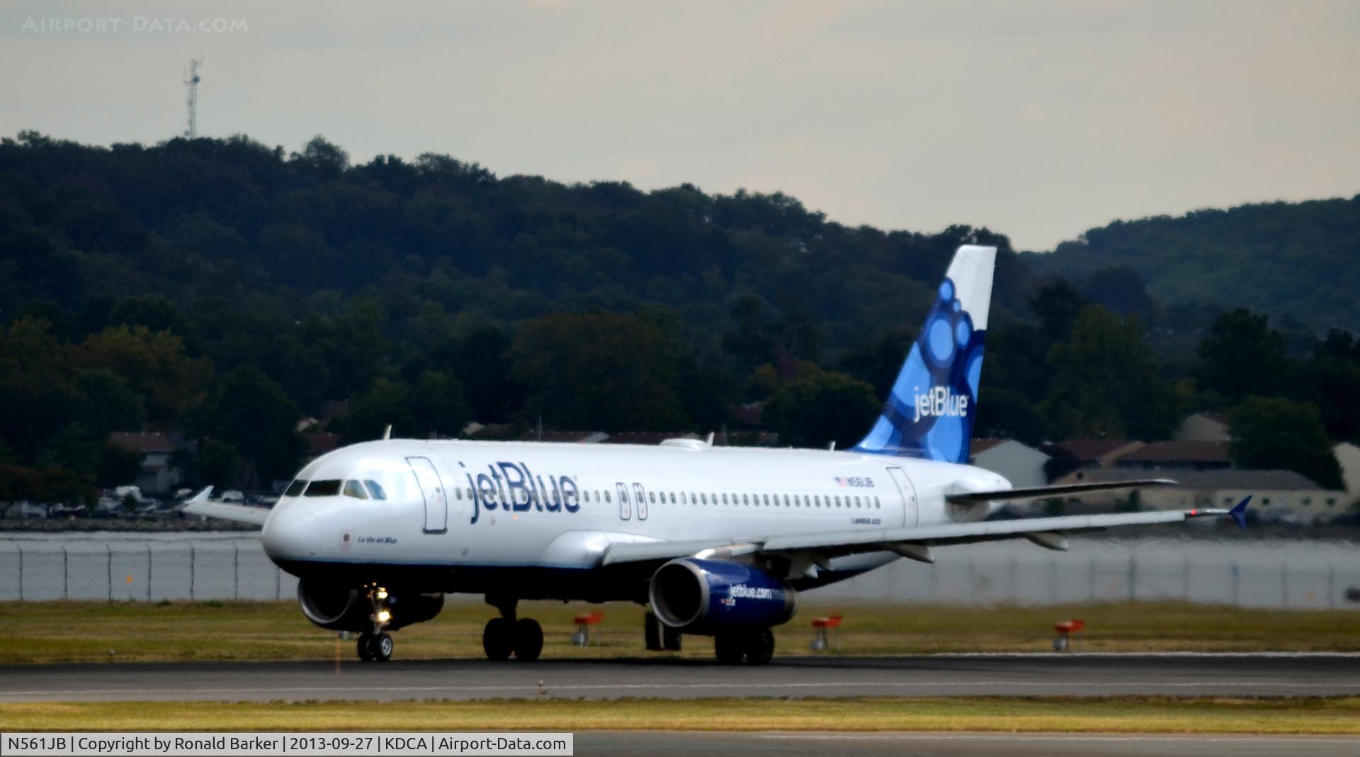 N561JB, 2003 Airbus A320-232 C/N 1927, Takeoff DCA