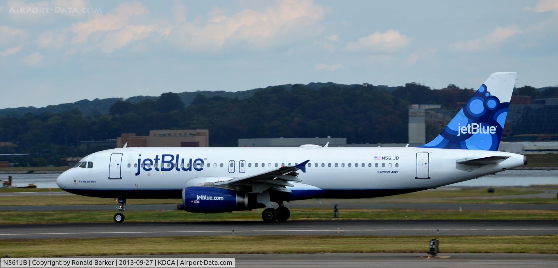 N561JB, 2003 Airbus A320-232 C/N 1927, Takeoff DCA