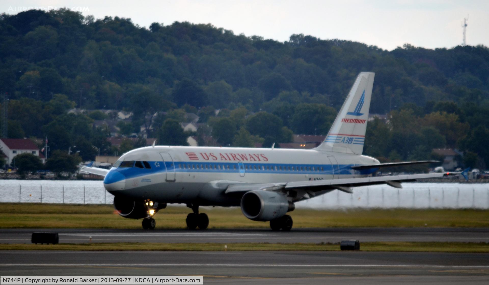 N744P, 2000 Airbus A319-112 C/N 1287, Takeoff DCA