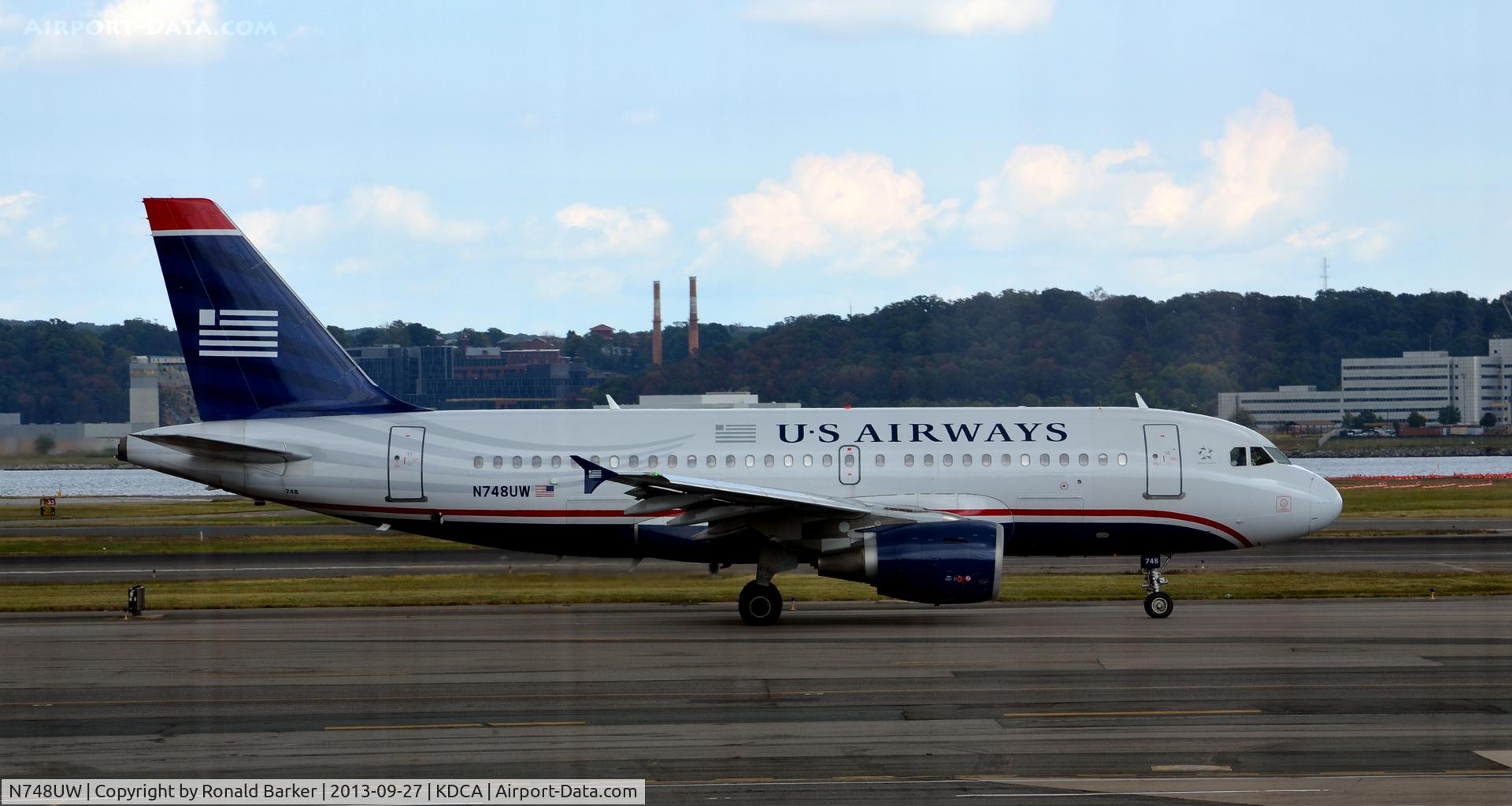 N748UW, 2000 Airbus A319-112 C/N 1311, Taxi DCA