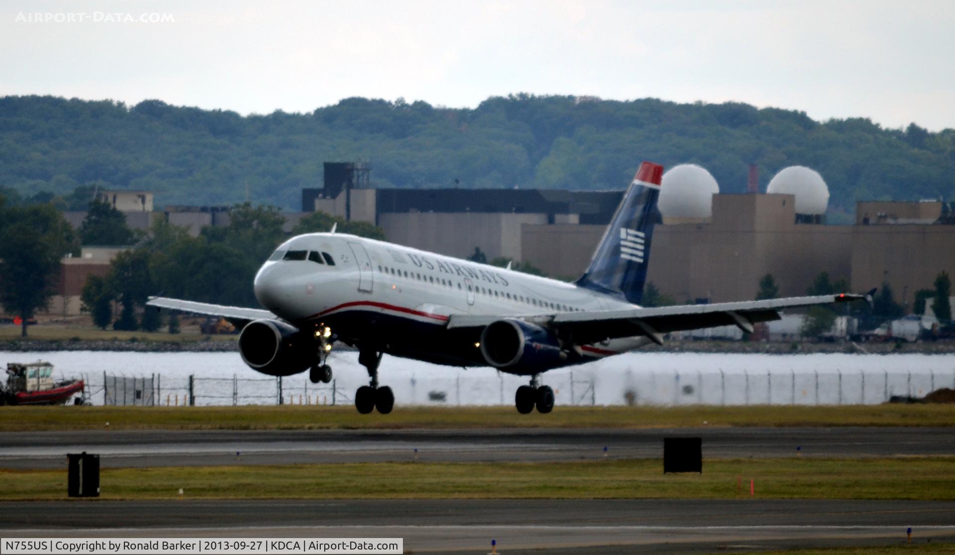 N755US, 2000 Airbus A319-112 C/N 1331, Landing DCA