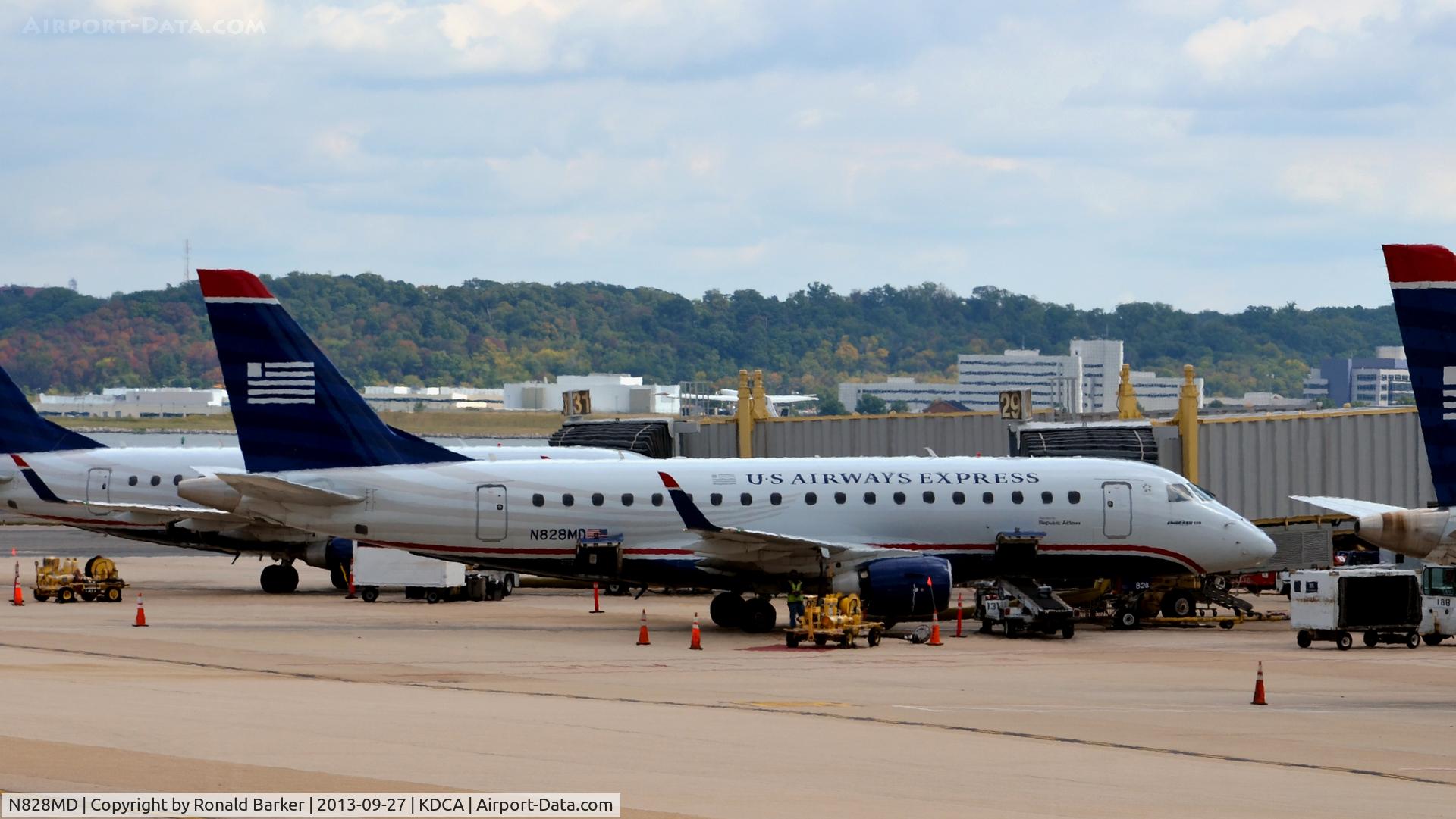 N828MD, 2005 Embraer 170SU (ERJ-170-100SU) C/N 17000048, Gate 29 DCA