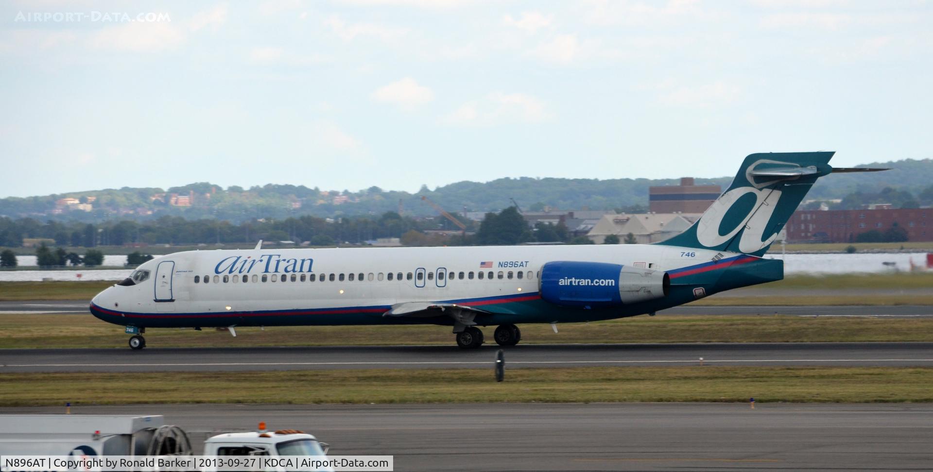 N896AT, 2005 Boeing 717-200 C/N 55048, Takeoff DCA